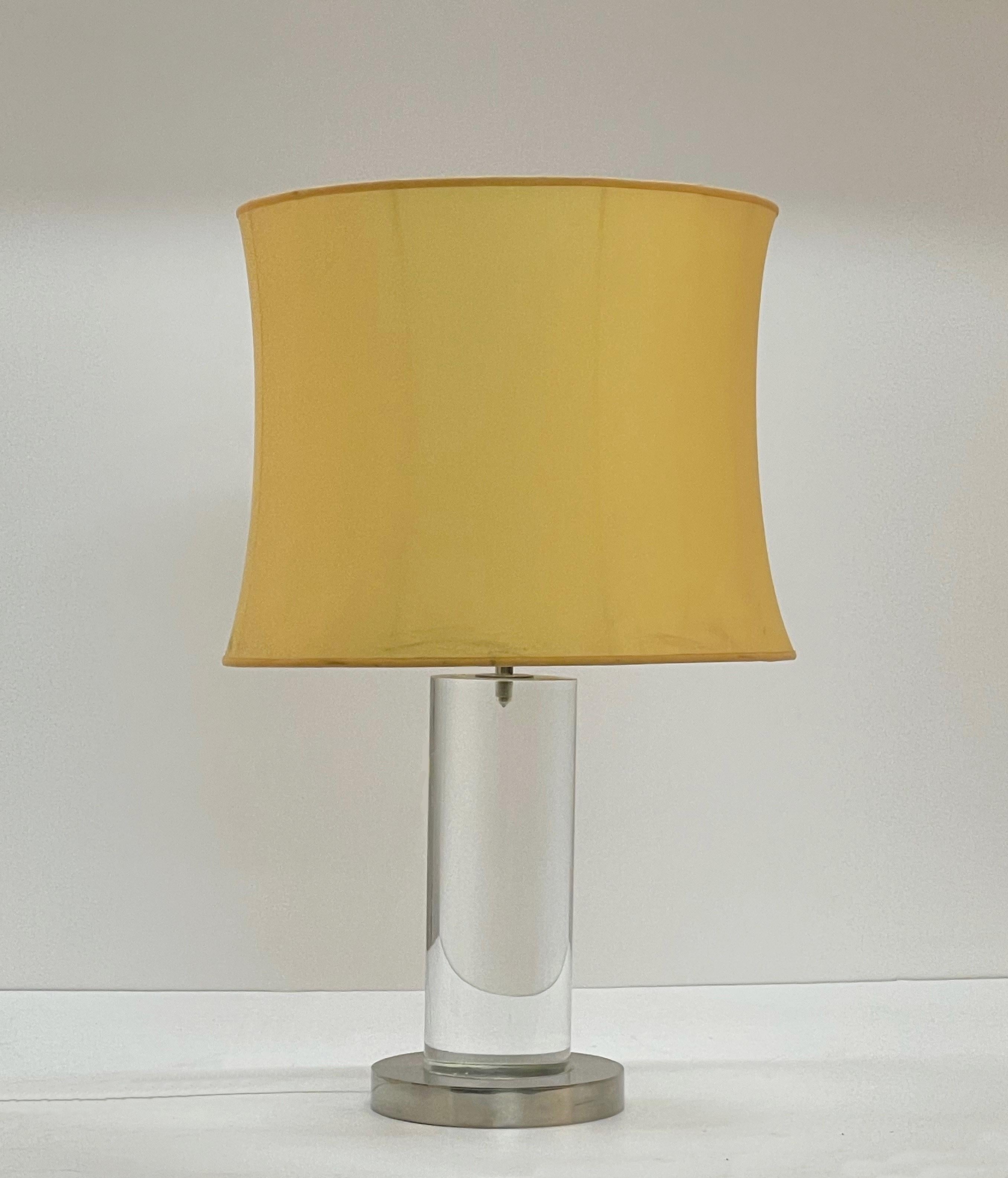 Romeo Rega Midcentury Italian Table Lamp with Lucite Column and Brass Base 1970s For Sale 6