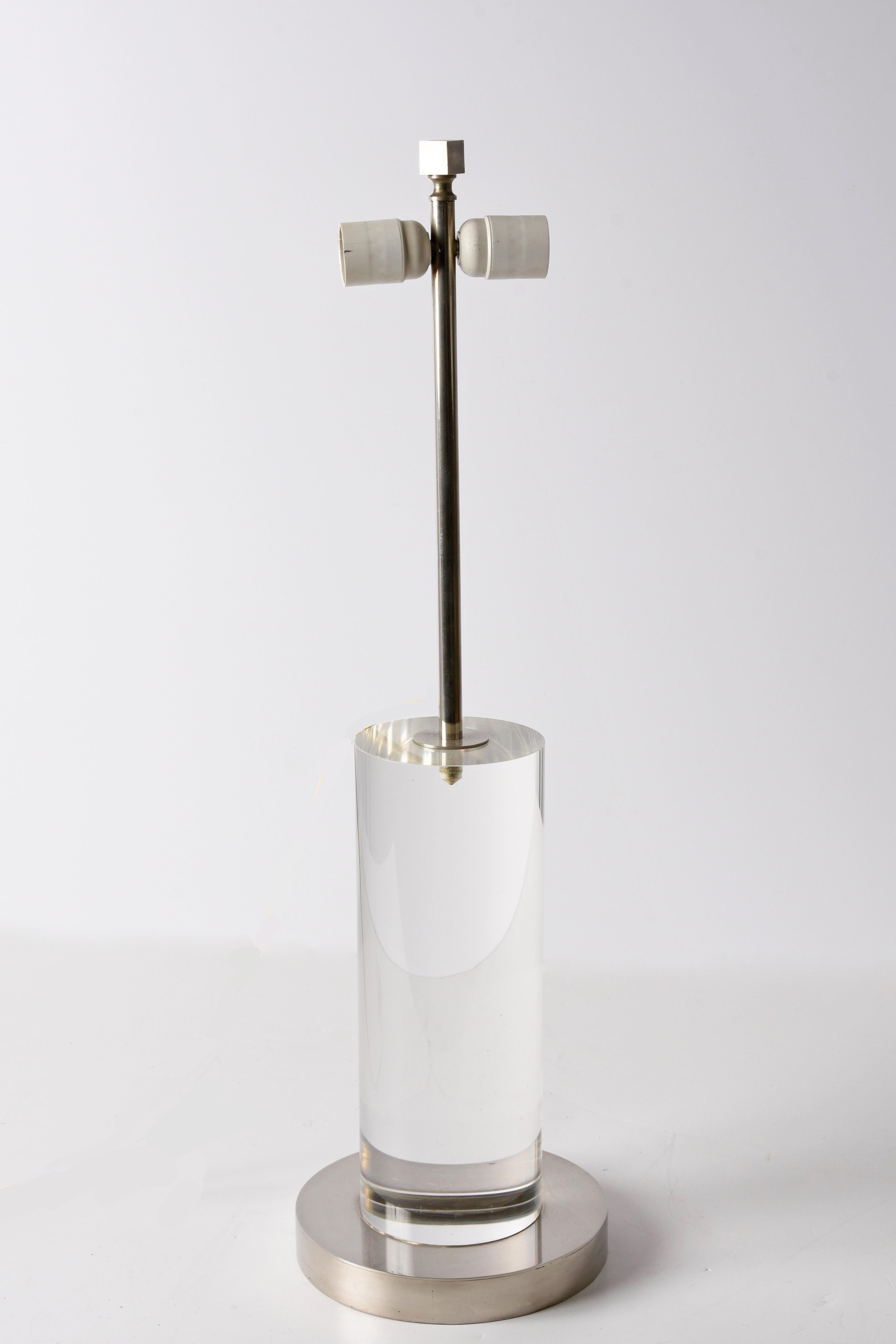 Romeo Rega Midcentury Italian Table Lamp with Lucite Column and Brass Base 1970s For Sale 7