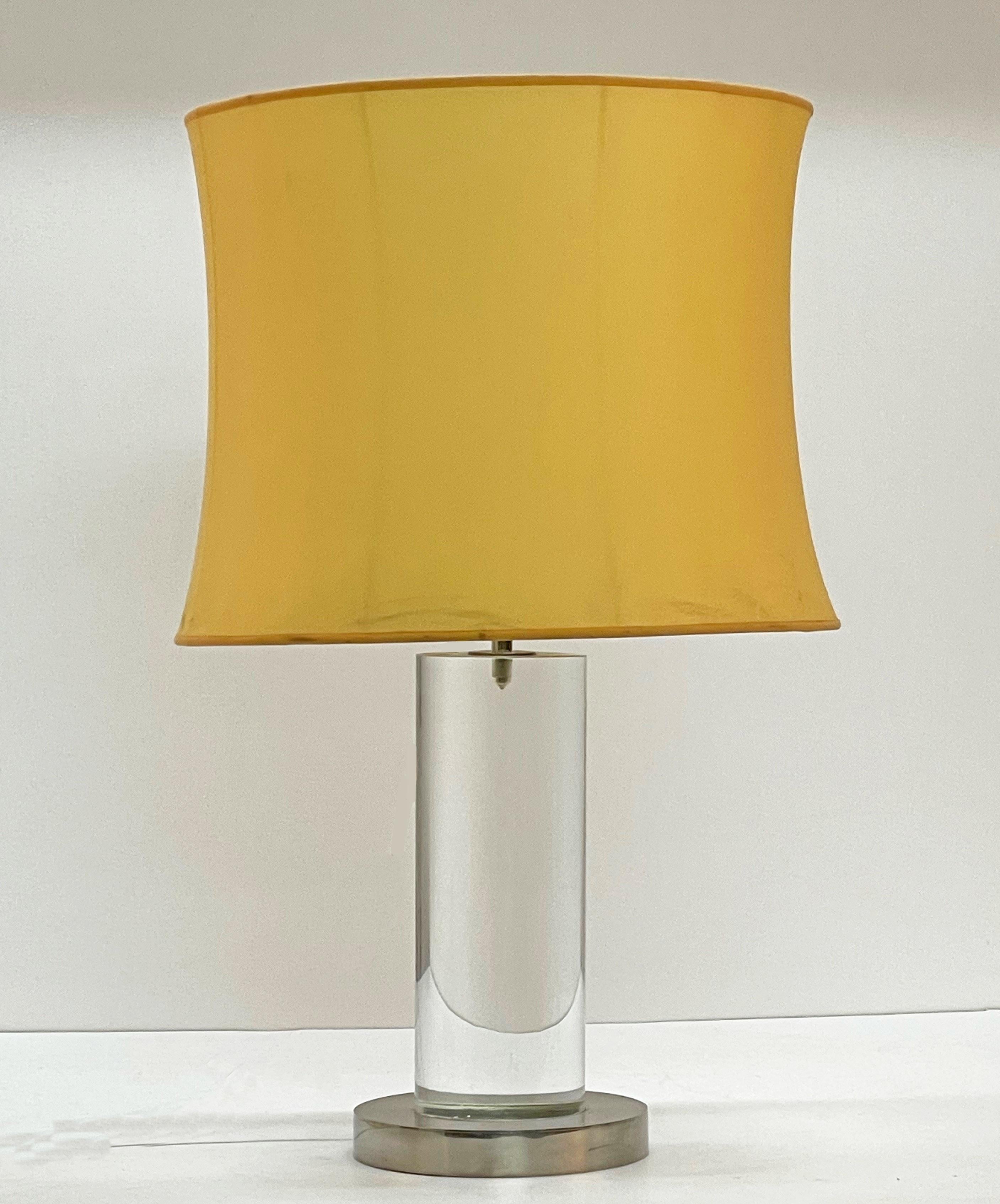 Lampe de bureau italienne Romeo Rega du milieu du siècle dernier avec colonne en lucite et base en laiton, années 1970 en vente 7