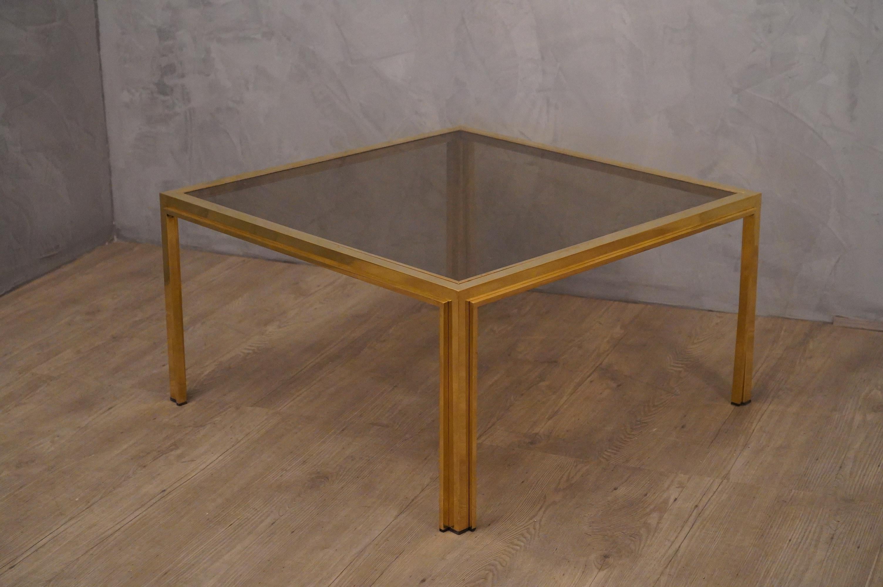 Romeo Rega Mesa de sofá cuadrada de latón y cristal de mediados de siglo, 1970 en venta 6