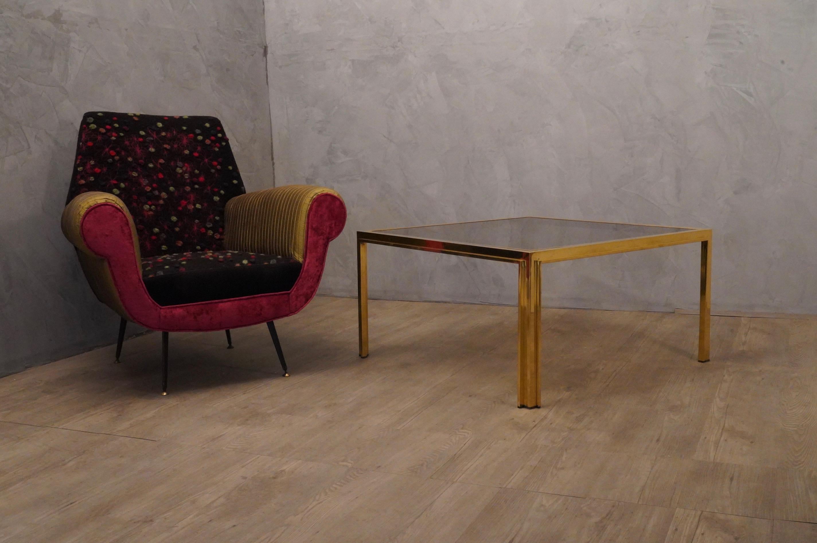 Classic and stylish sofa table in brass and smoked glass top from the middle of the century. Beautiful sofa table in characteristic Italian style of Romeo Rega. 

Square in shape, with a completely brass structure and a smoked glass top. As you can