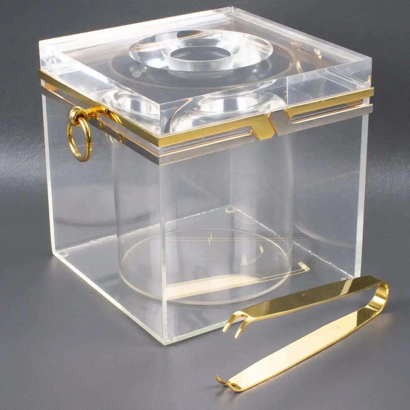 This is a stylish bar set, ice bucket, and tongs for a bar or cocktail party whose design is attributed to Romeo Rega, Italy, circa 1970. The barware accessory features a chrome and gilded brass metal framing with a crystal clear Lucite body and