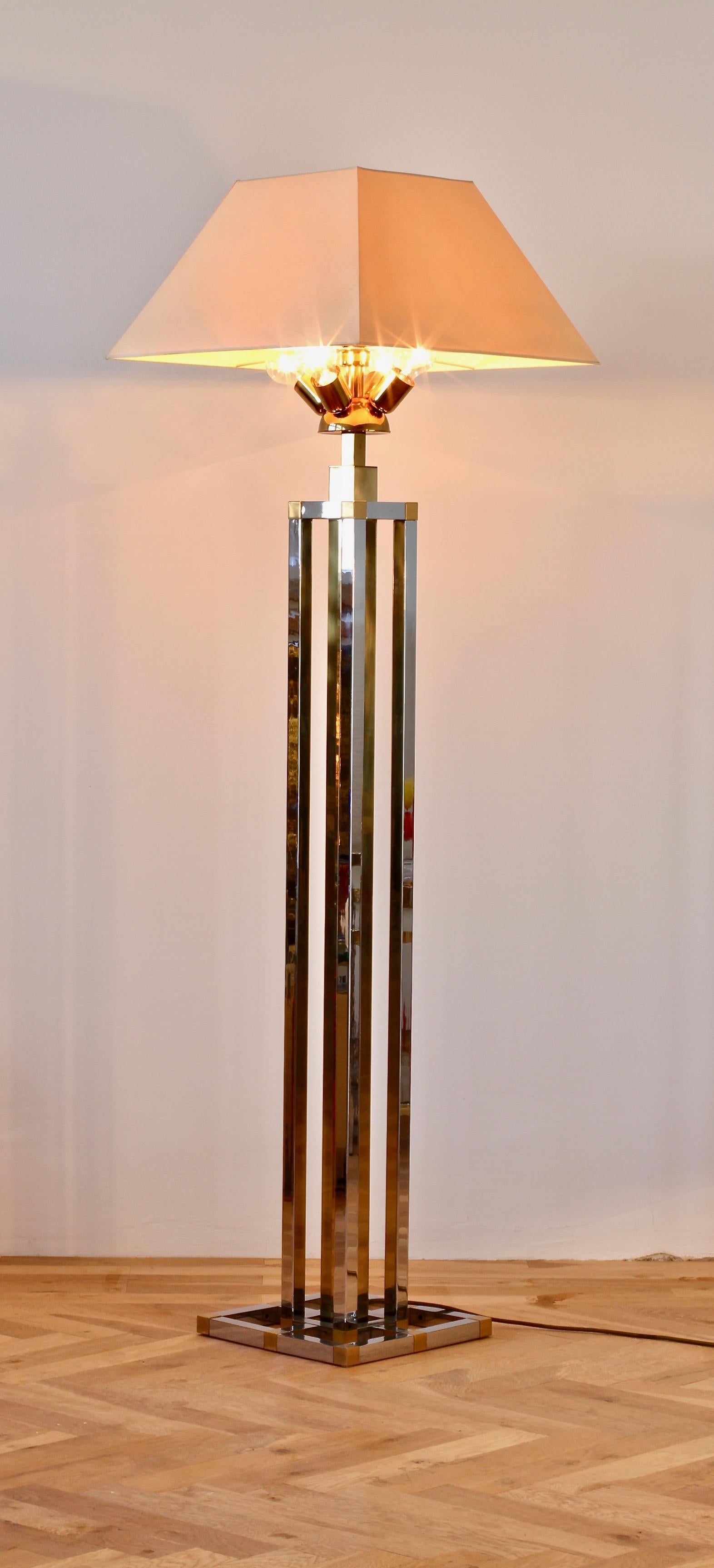 Fin du 20e siècle Midcentury Vintage Italian Bicolor Chrome & Brass 1970 Tall Floor Lamp en vente
