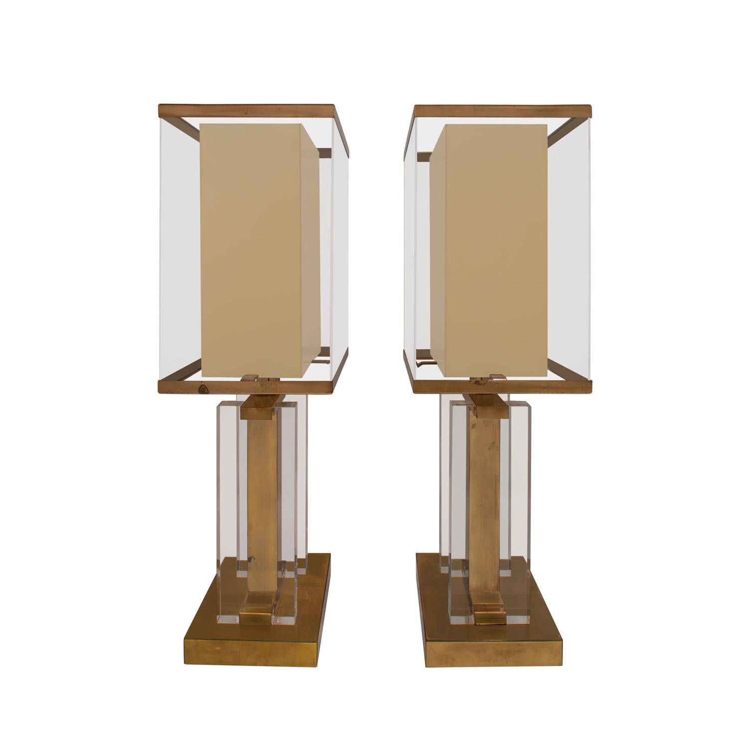Mid-Century Modern Romeo Rega Pair of Architectural Table Lamps in Lucite and Brass 1970s For Sale