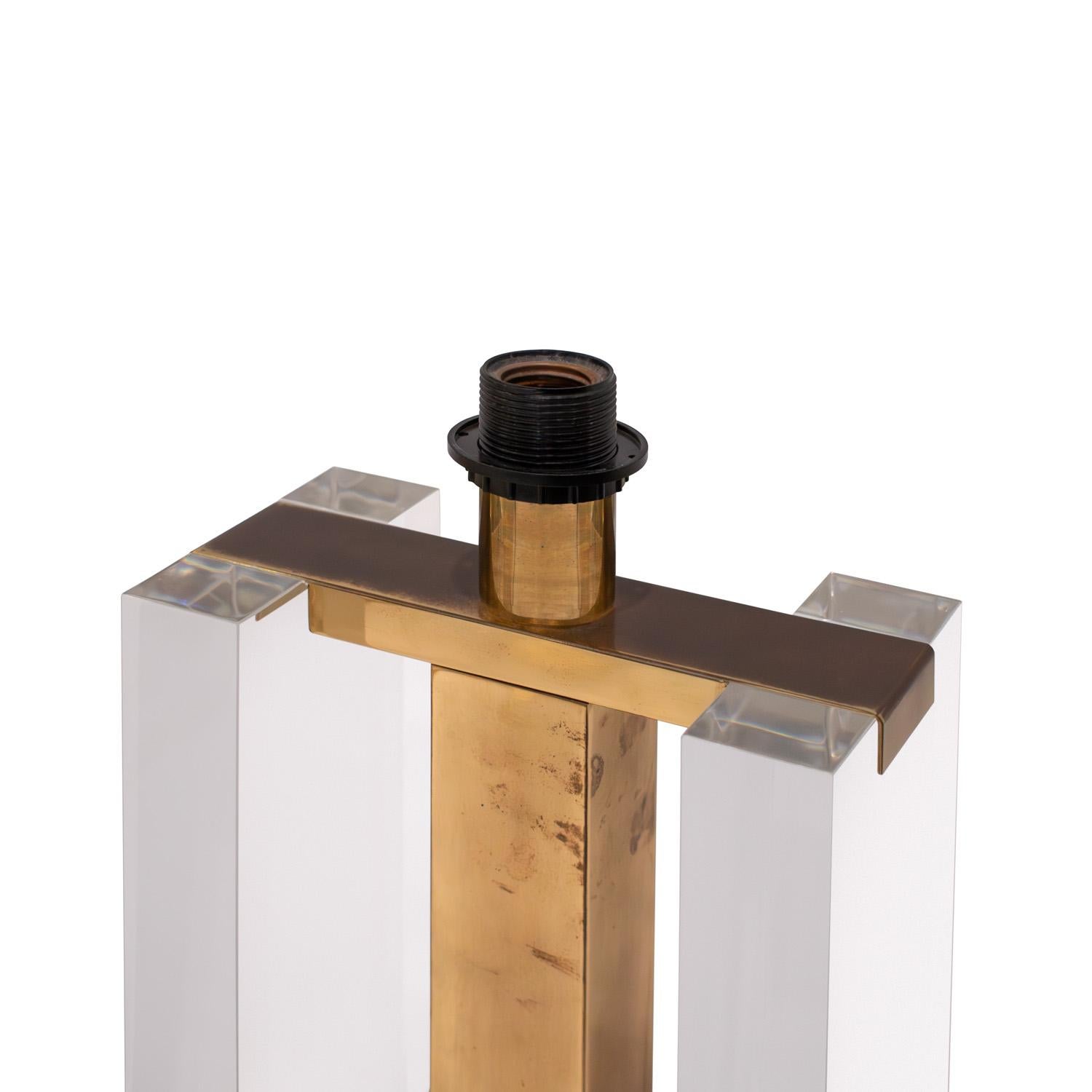 Hand-Crafted Romeo Rega Pair of Architectural Table Lamps in Lucite and Brass 1970s For Sale
