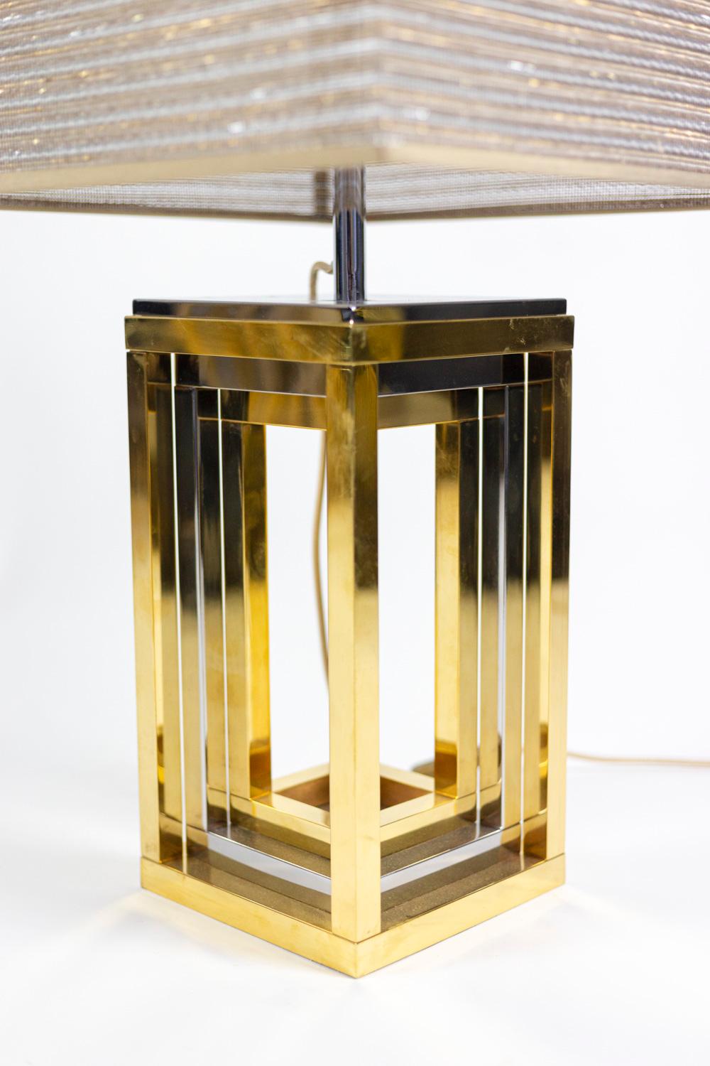 Romeo Rega, signed.
Pair of square and openwork lamps in chromed and gilt metal.

Work realized in the 1970s.

New and functional electrical system.

The price doesn’t include the lampshade price. However, our workshop can advise you with