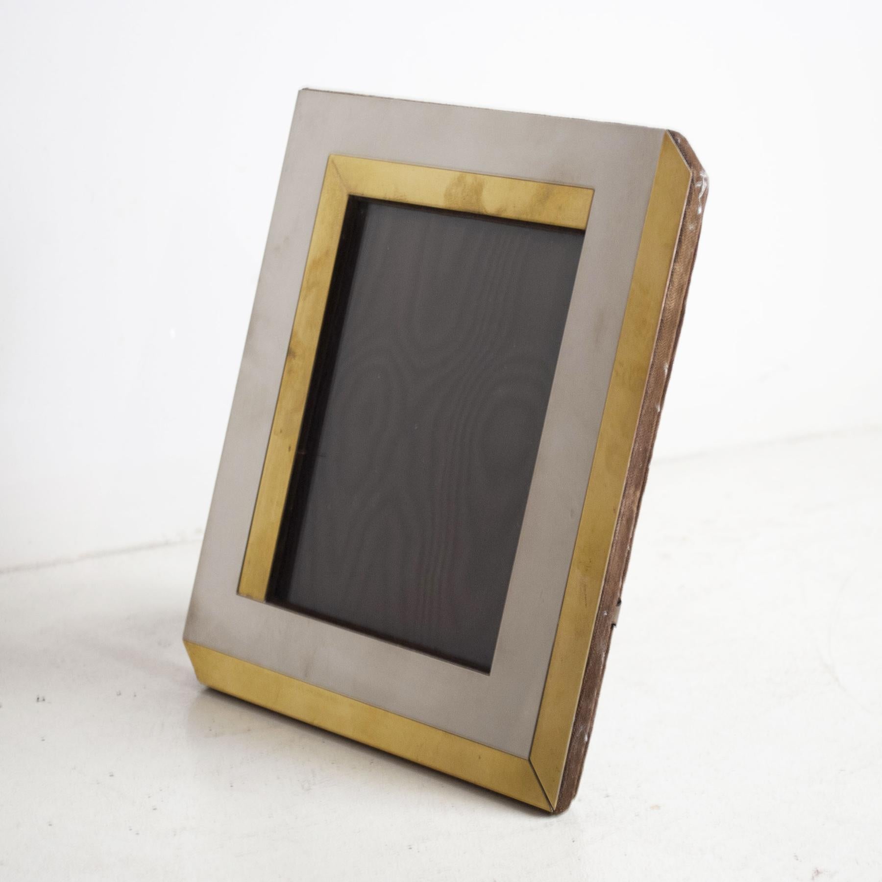Very elegant rectangular photo holder in the 70s Romeo Rega style.

N.B. space for photography 12 × 17.