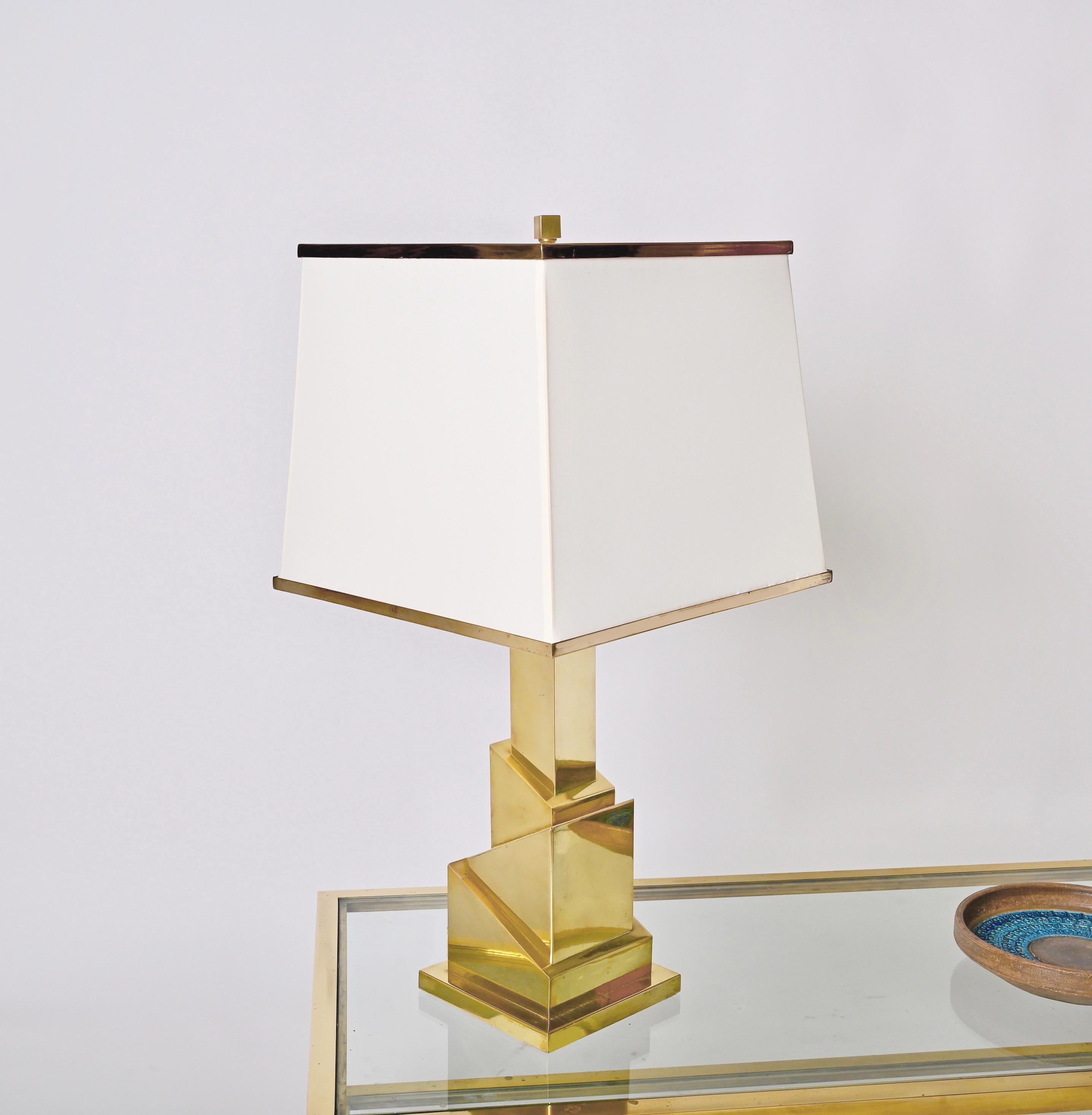 Marvelous skyscraper-shaped table lamp in solid brass with it's original lampshade in white silk. This incredibly rare and unique table lamp was designed and signed by Romeo Rega in Italy during the 1970s and is signed on the base. 

The imaginative