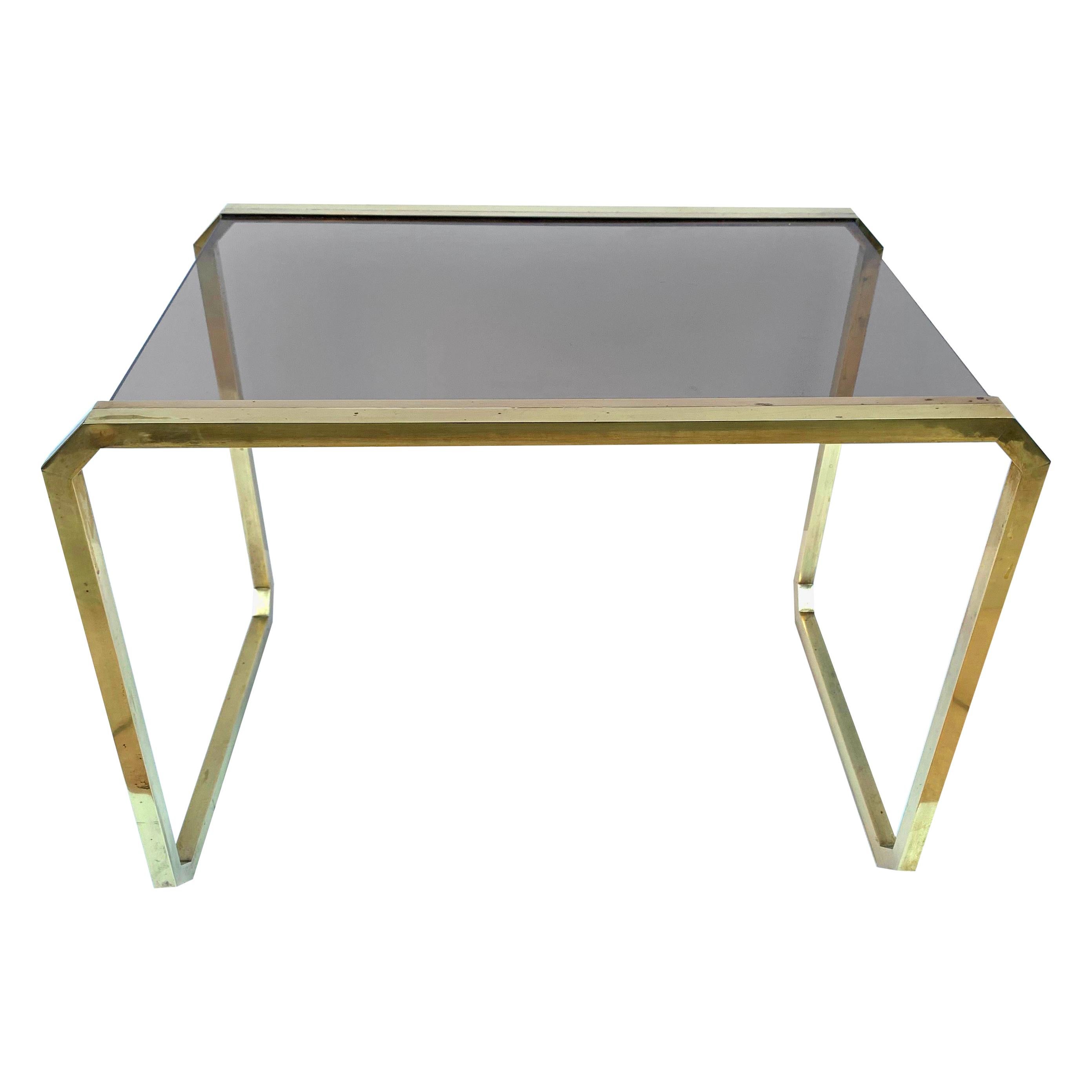 Table basse de style Romeo Rega en laiton et verre fumé, Italie, années 1970