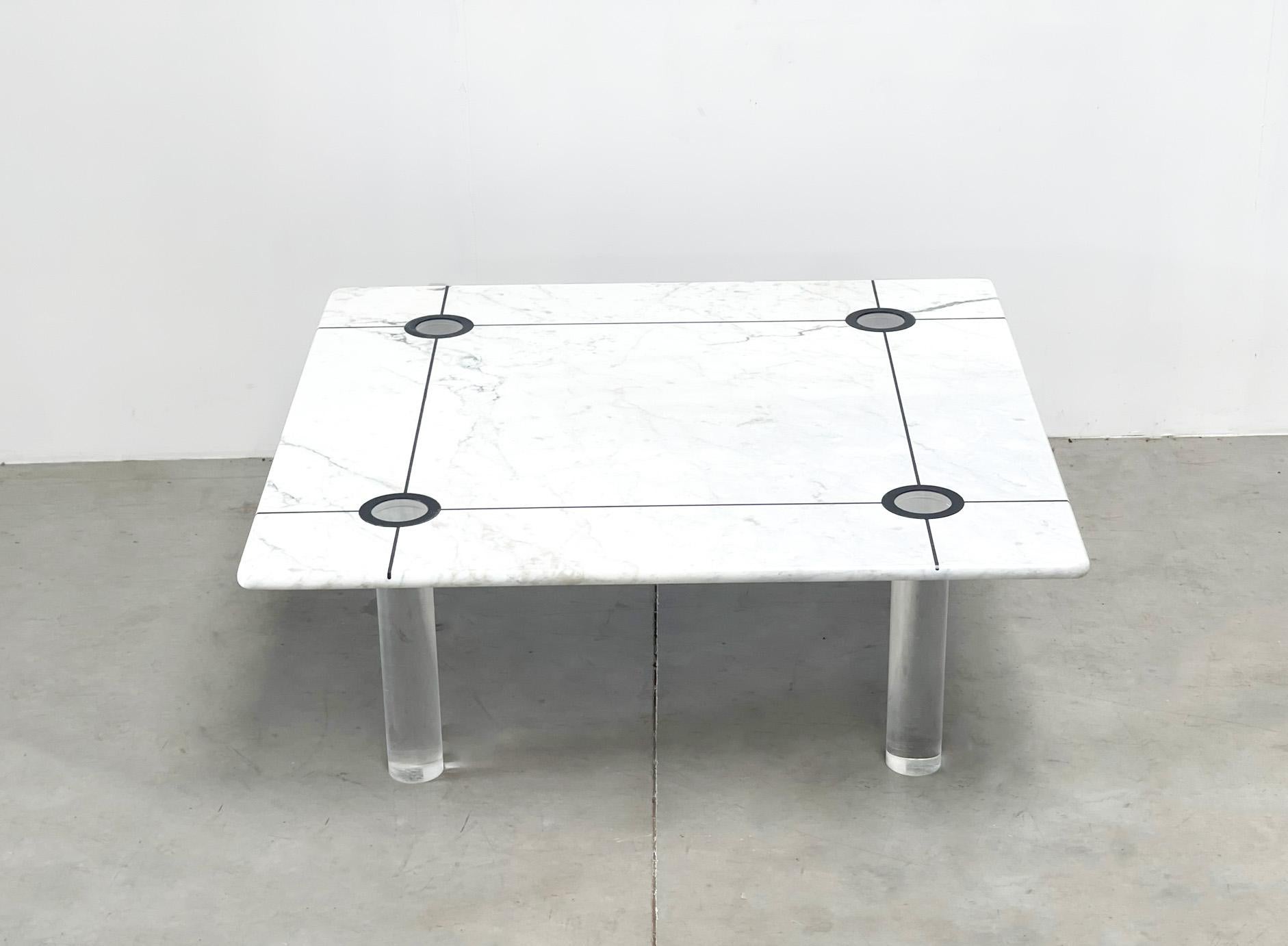 Romeo Rega style white and black marble coffee table In Good Condition For Sale In Nijlen, VAN