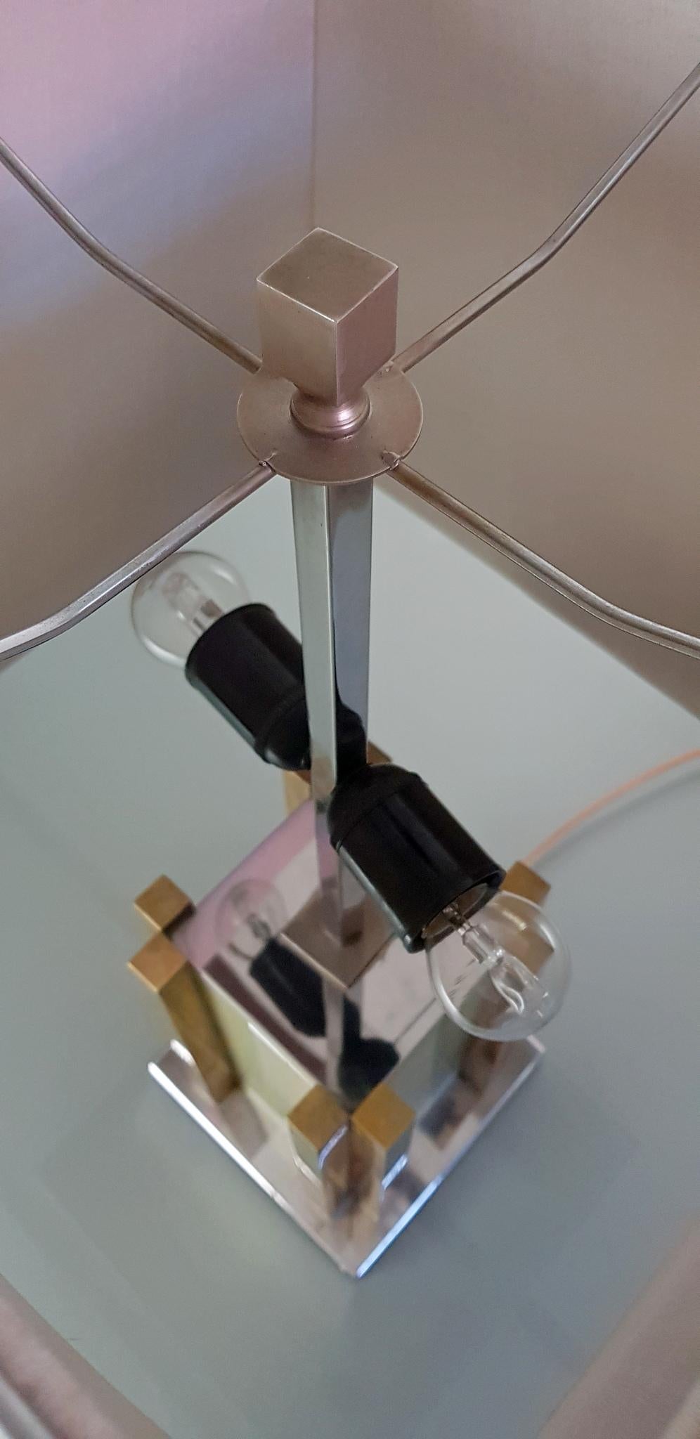 Romeo Rega-Tischlampe aus Messing und Chrom, hergestellt in Italien im Angebot 1