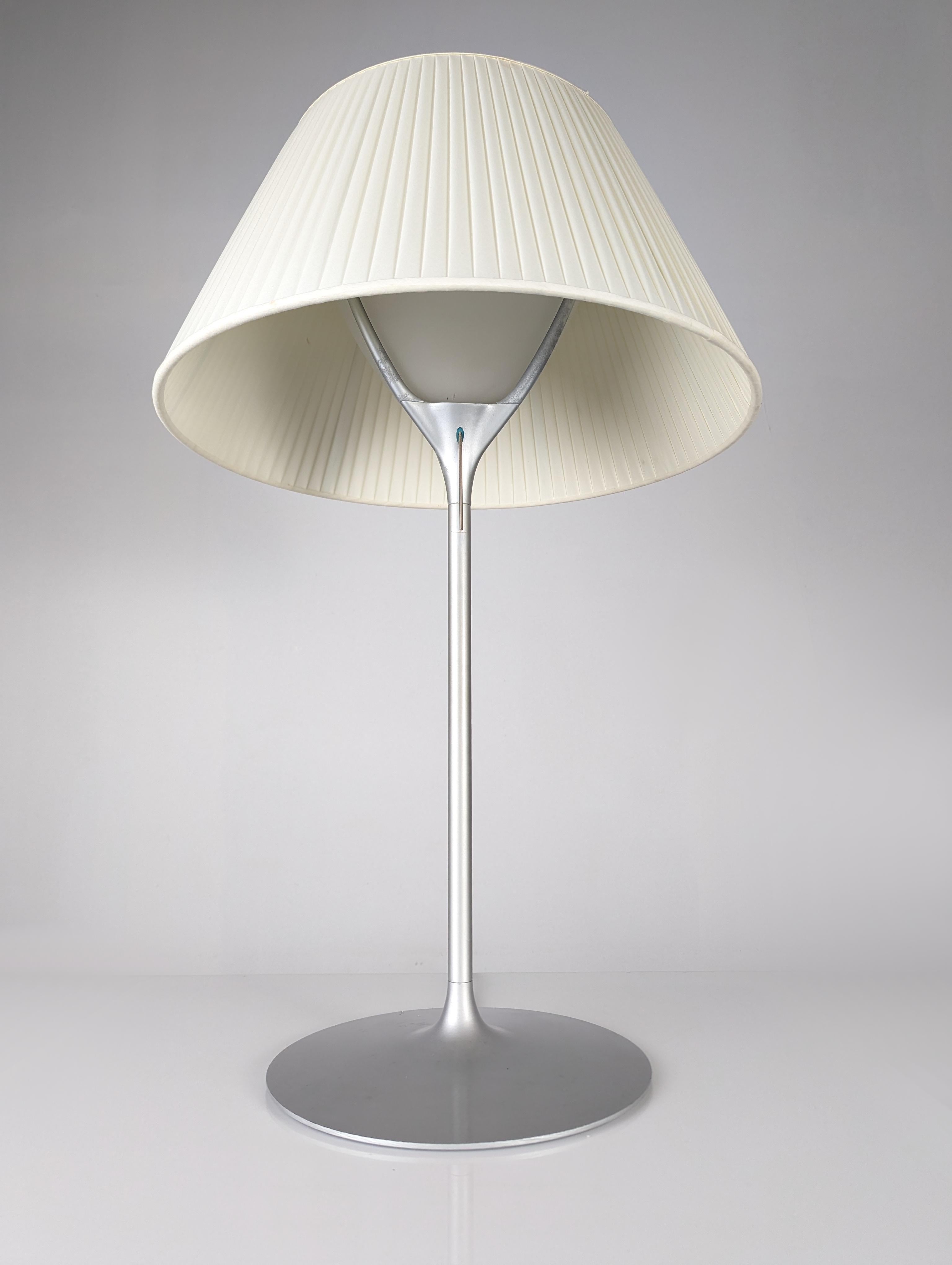 Lampe de table Romeo de Philippe Starck pour Flos État moyen - En vente à Benalmadena, ES