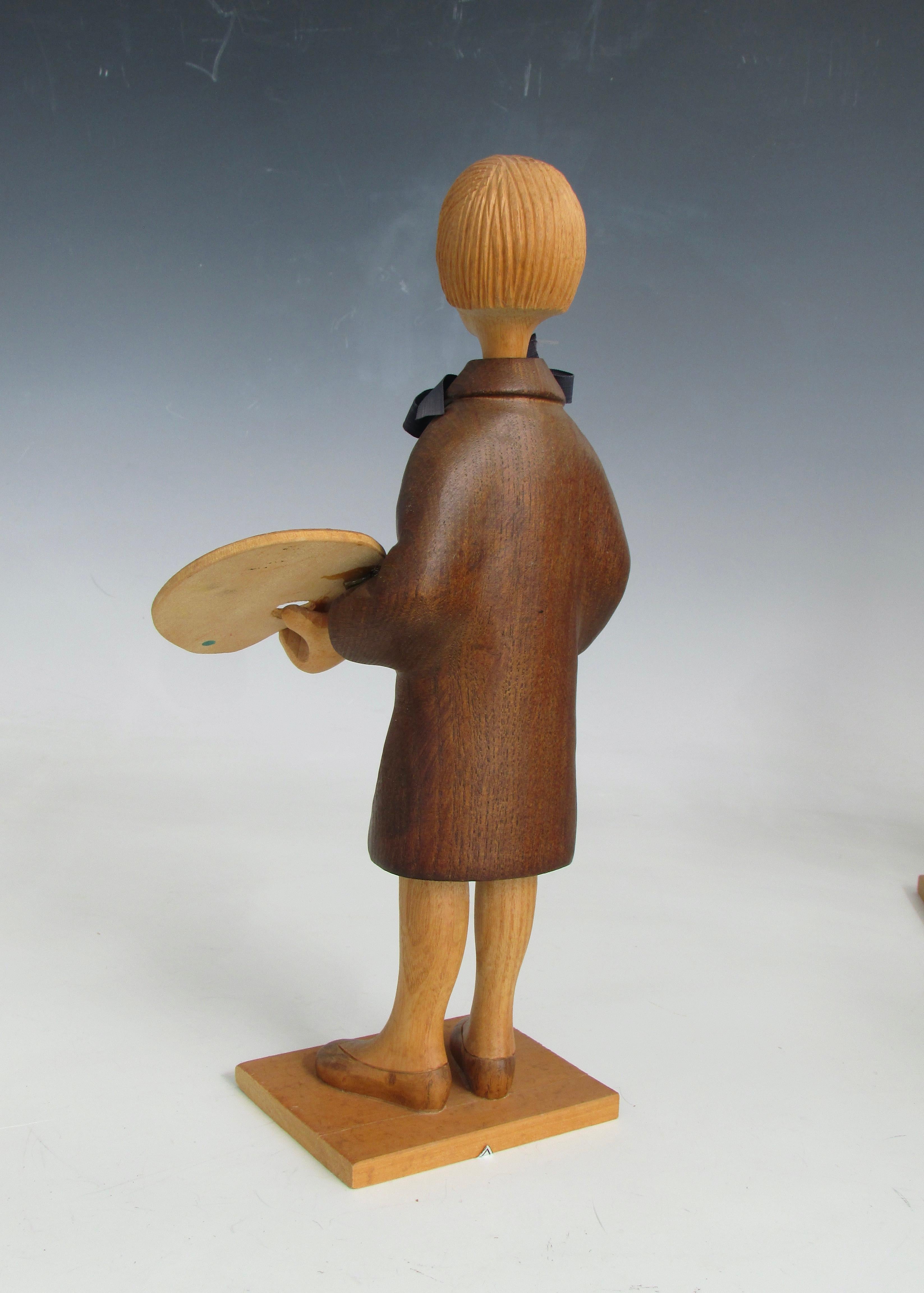 Romer italy hand carved desk top artist with palette and brush sculpture In Good Condition For Sale In Ferndale, MI