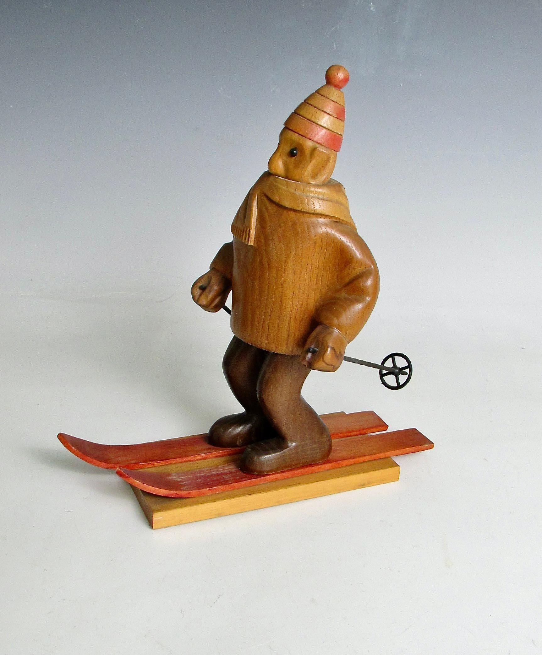 Romer Italien handgeschnitzt Schreibtischplatte Skifahrer Skulptur (Italienisch) im Angebot