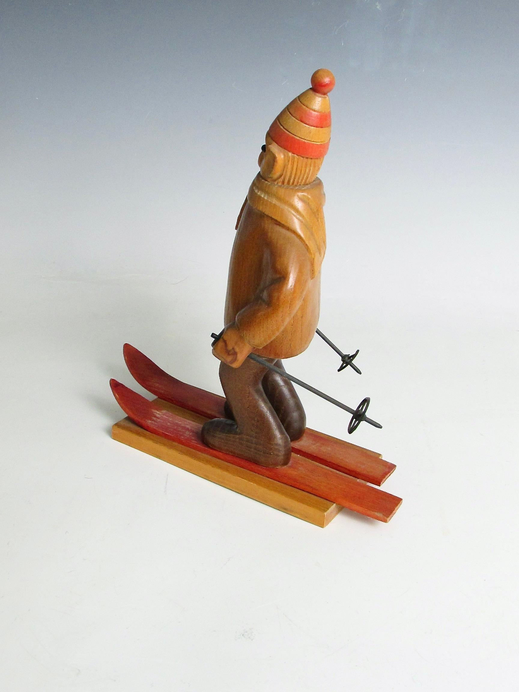 Romer Italien handgeschnitzt Schreibtischplatte Skifahrer Skulptur (Handgeschnitzt) im Angebot