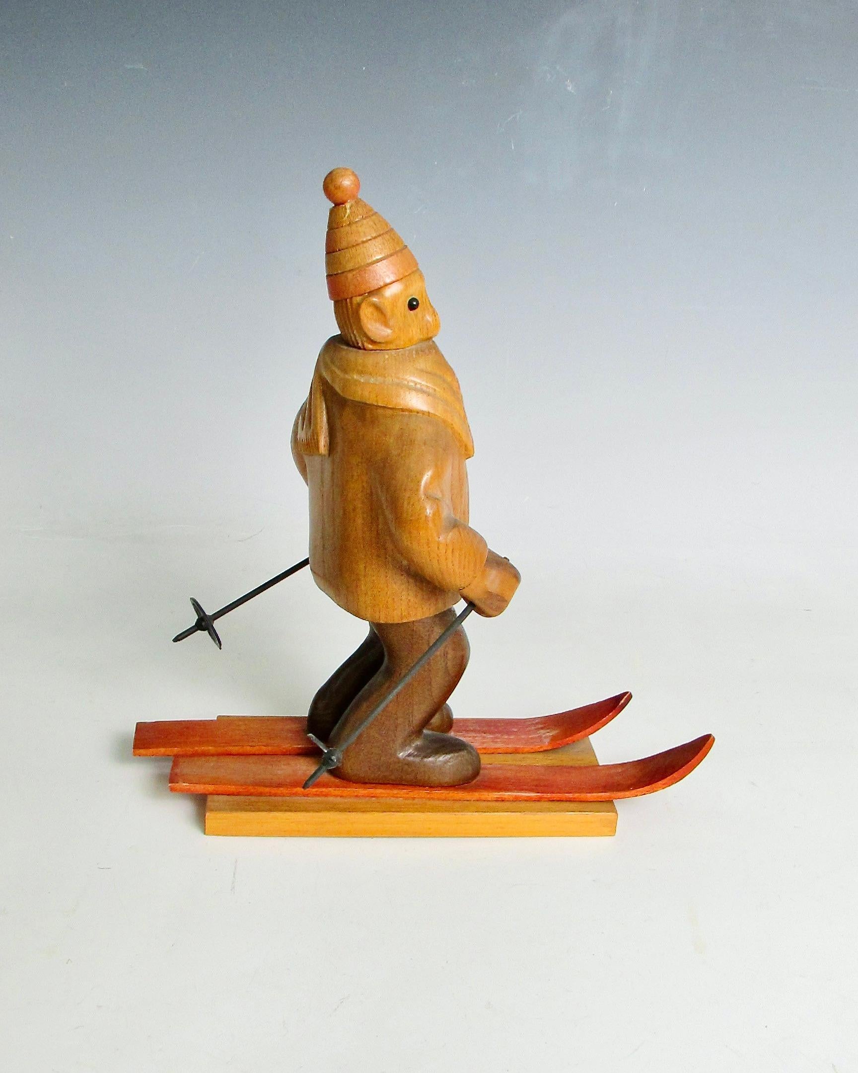 Romer Italien handgeschnitzt Schreibtischplatte Skifahrer Skulptur im Angebot 1