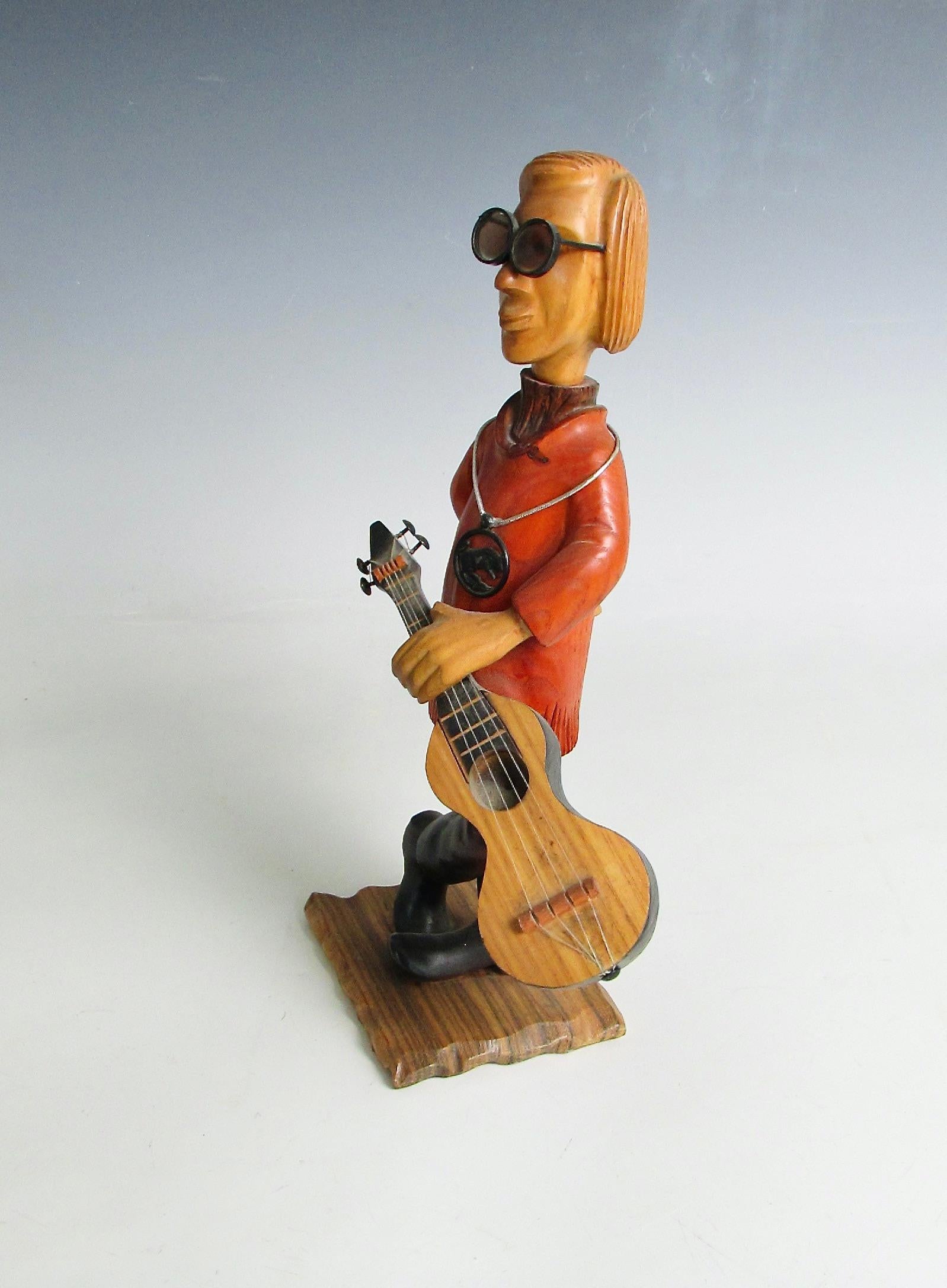 Romer italia escritorio tallado a mano hippie boho folk rock guitarrista escultura Italiano en venta