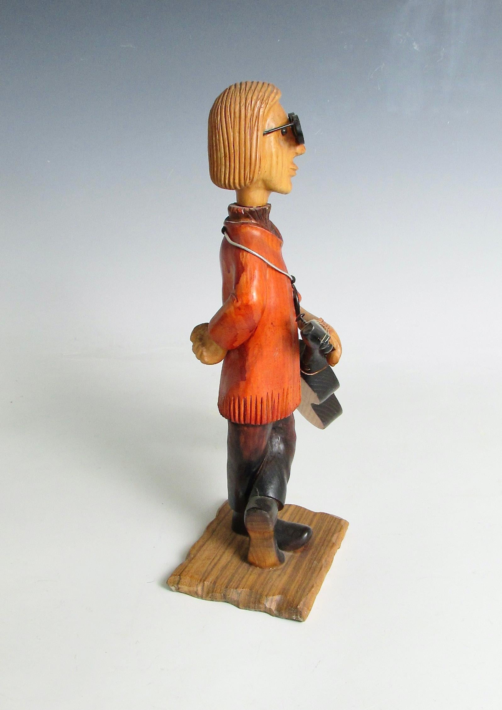 Romer italia escritorio tallado a mano hippie boho folk rock guitarrista escultura en venta 1