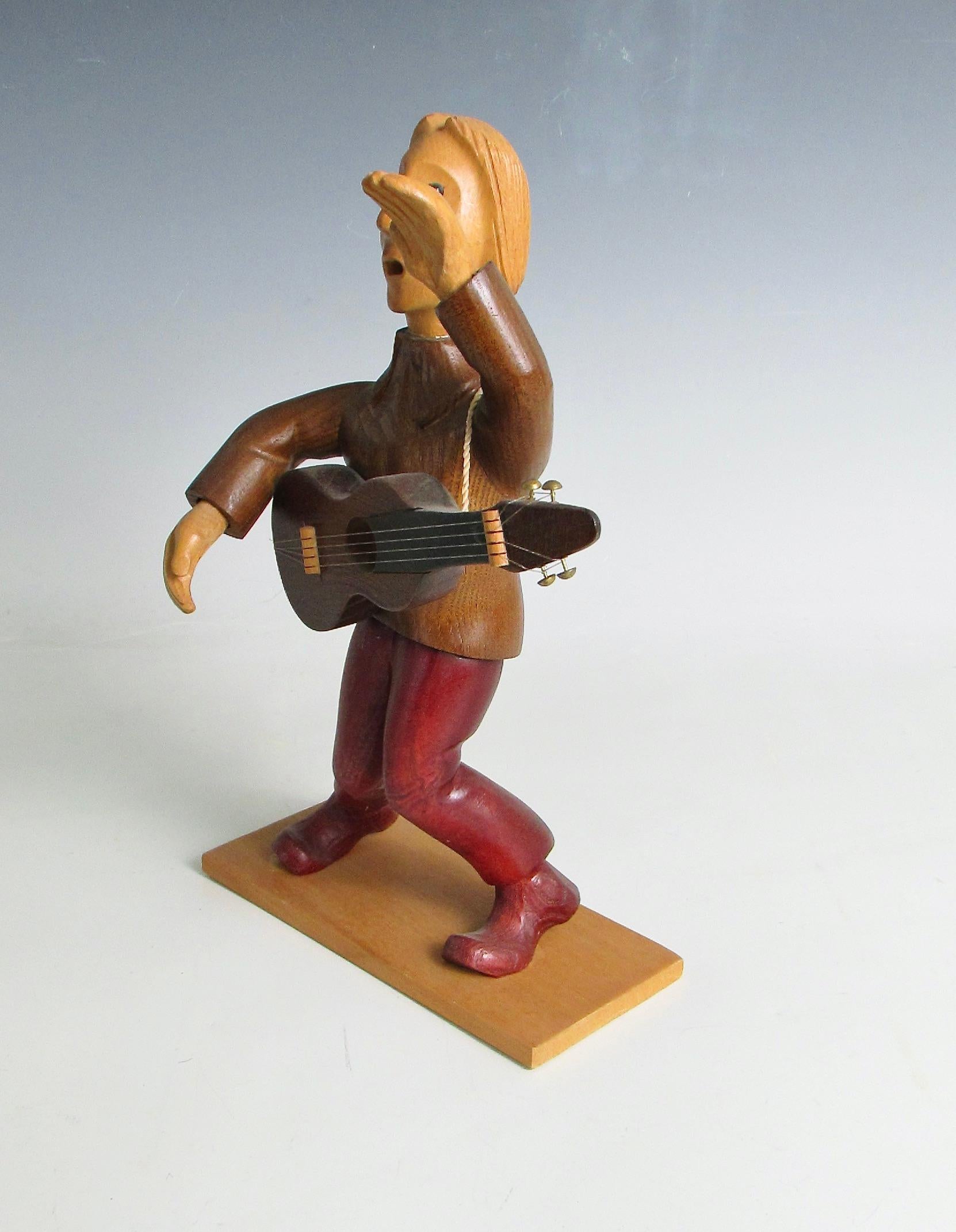 Romer escultura de guitarrista de rock and roll de sobremesa tallada a mano en Italia Moderno de mediados de siglo en venta