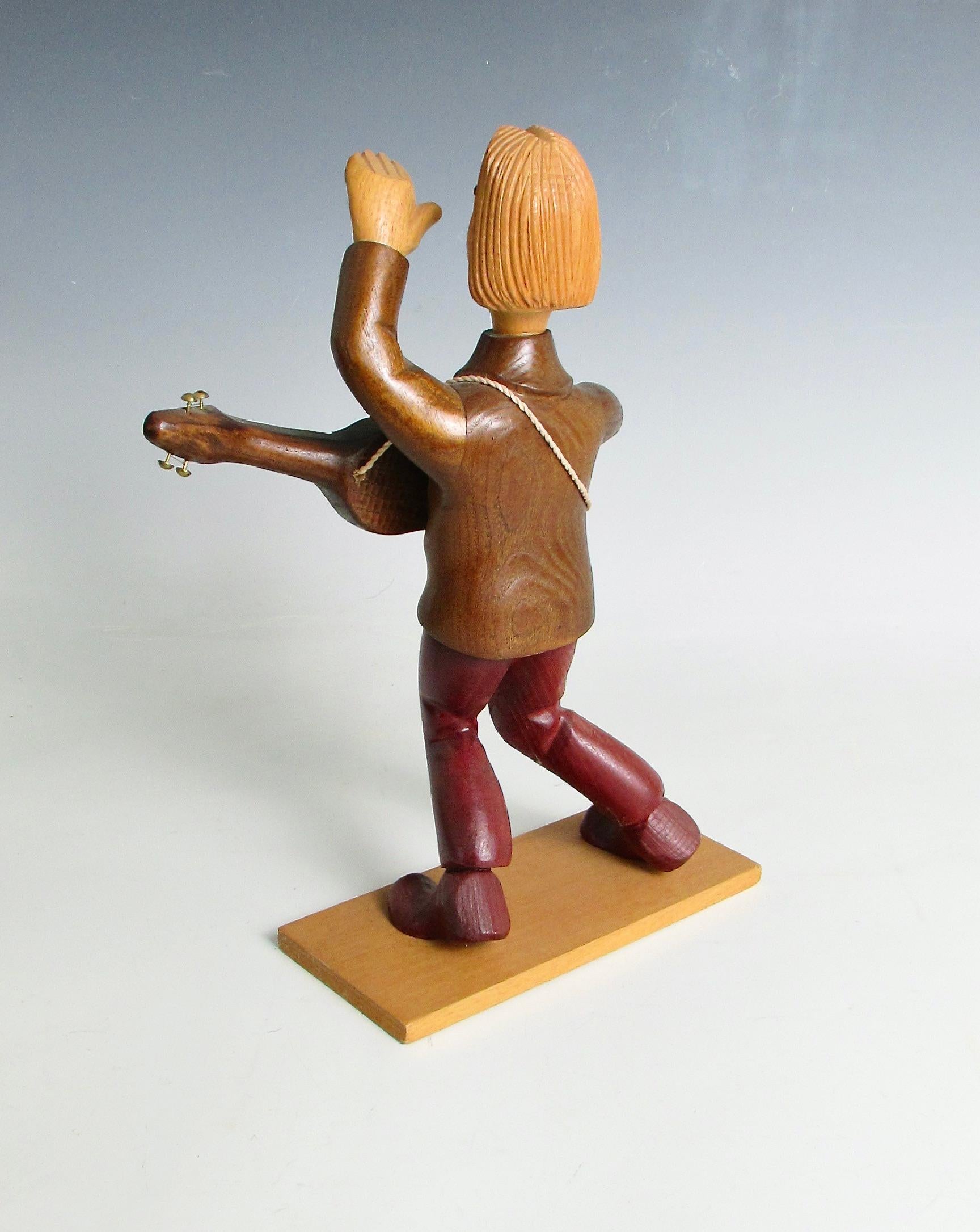 Romer escultura de guitarrista de rock and roll de sobremesa tallada a mano en Italia Tallado a mano en venta
