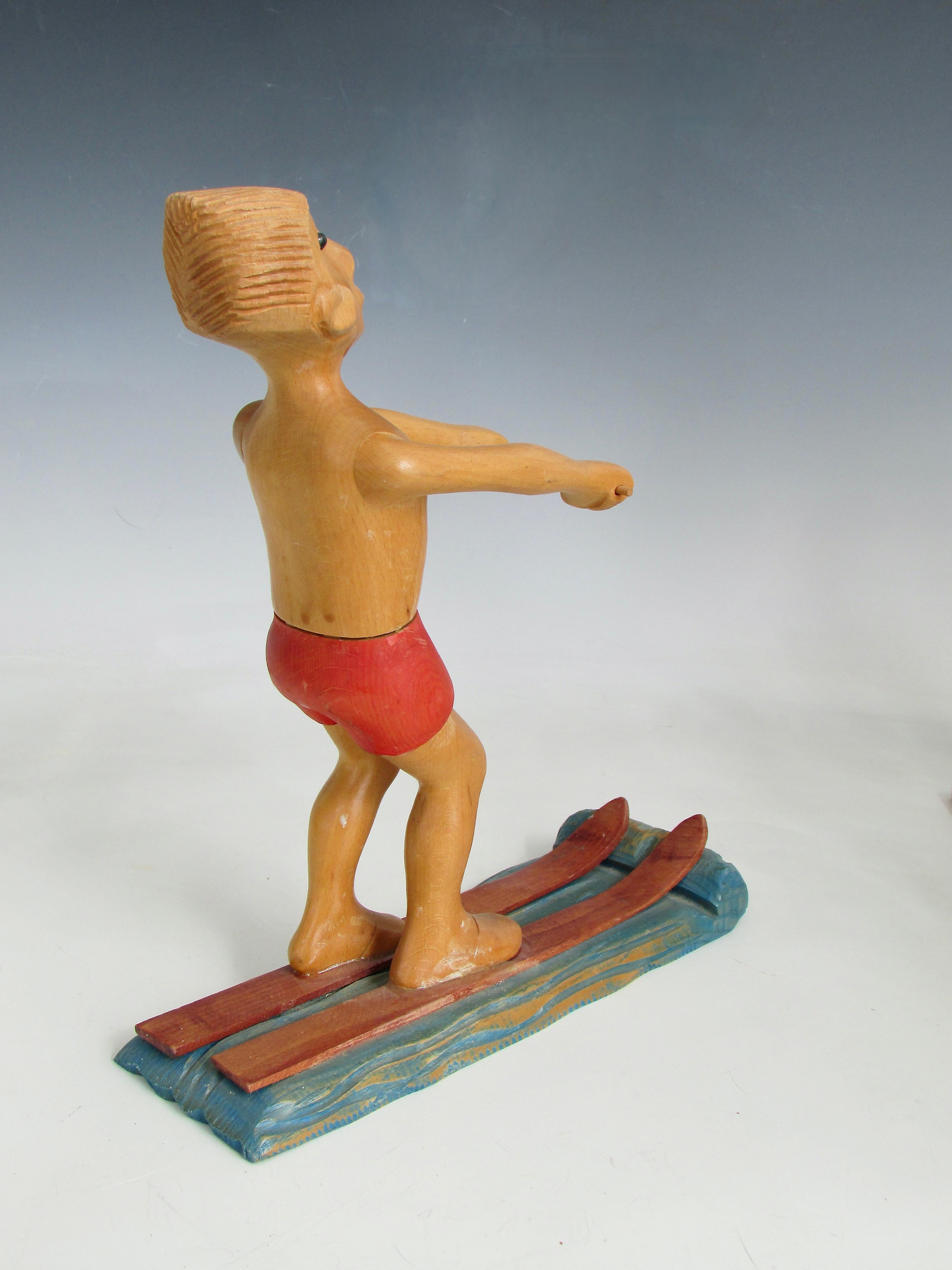 Romer Italia escultura de sobremesa tallada a mano de esquiador acuático Italiano en venta