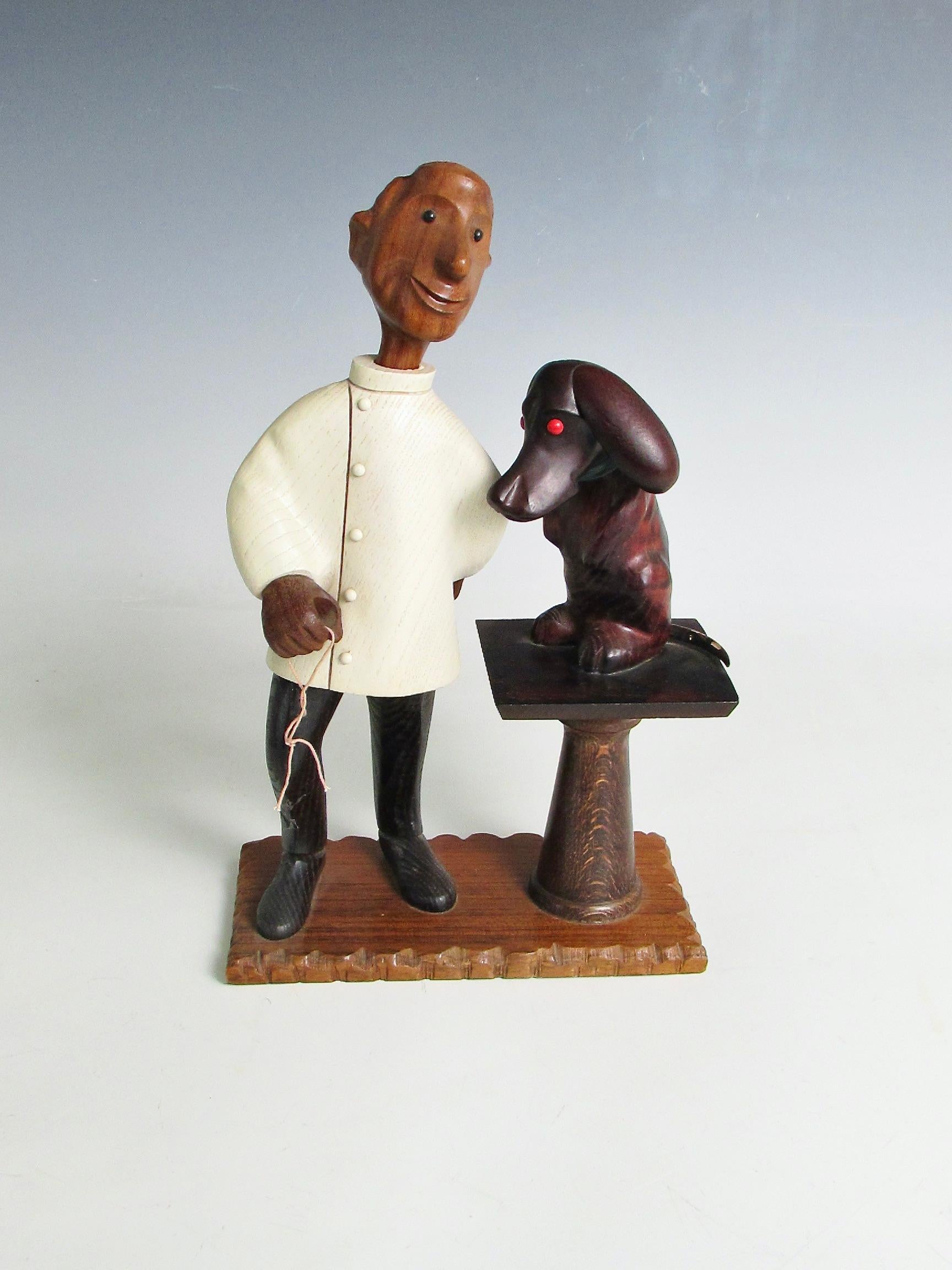 Romer Italie, sculptée à la main, sculpture d'un vétérinaire avec un patient chiot en vente 2