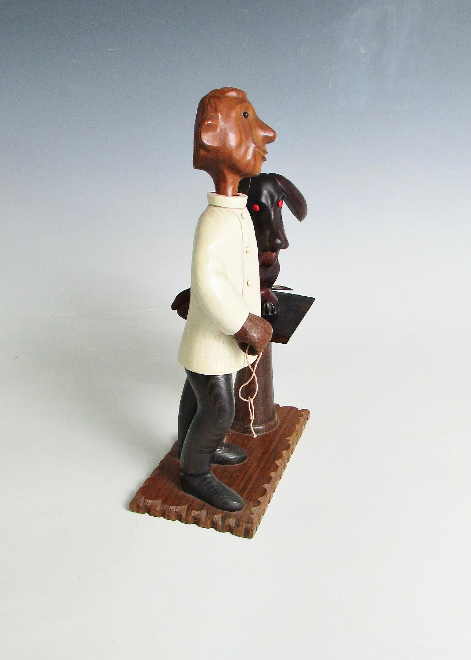 Bois Romer Italie, sculptée à la main, sculpture d'un vétérinaire avec un patient chiot en vente