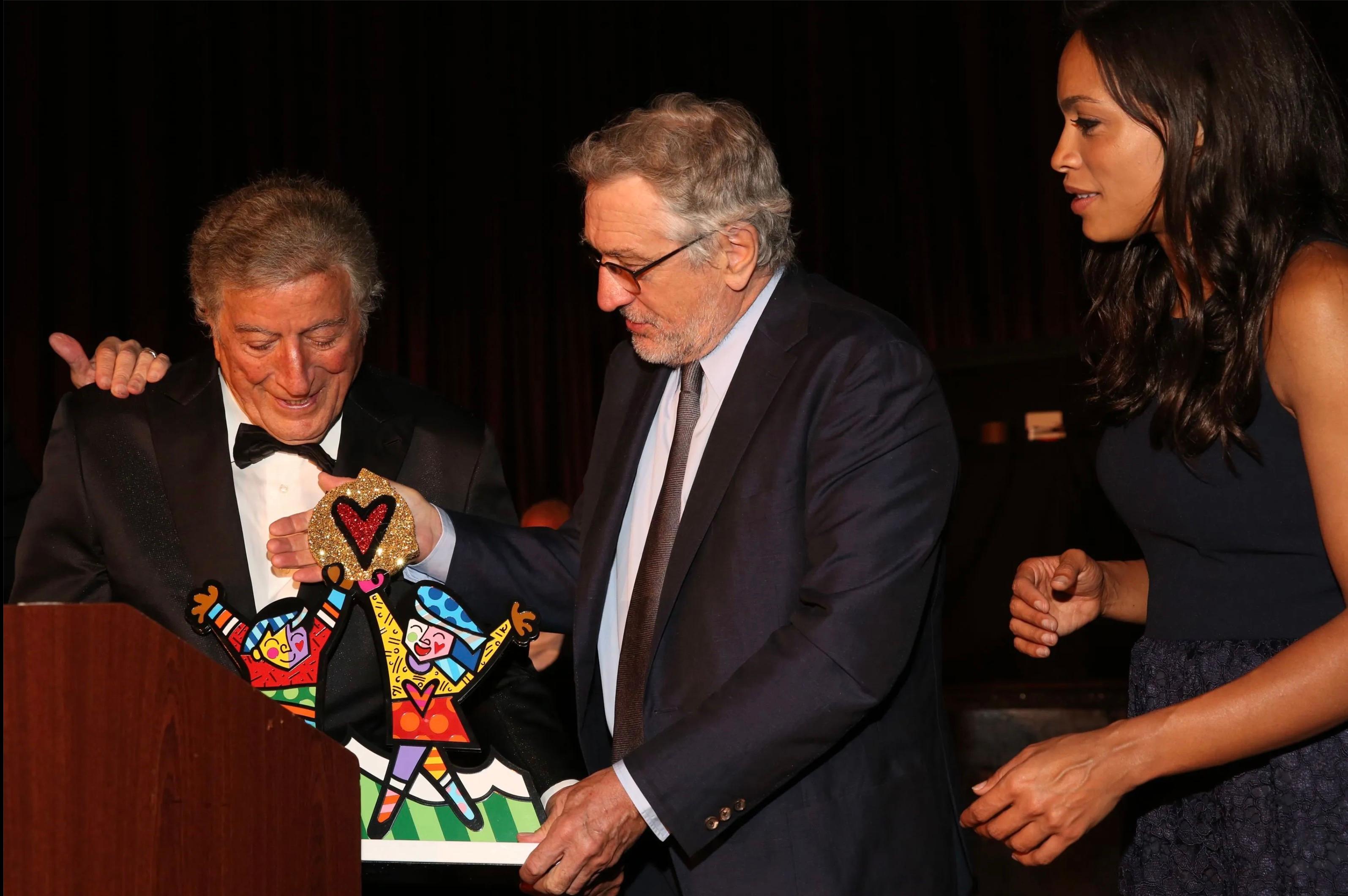 Escultura: Premio Friar's Club para Tony Bennett, Firmado a mano por Romero Britto en venta 6