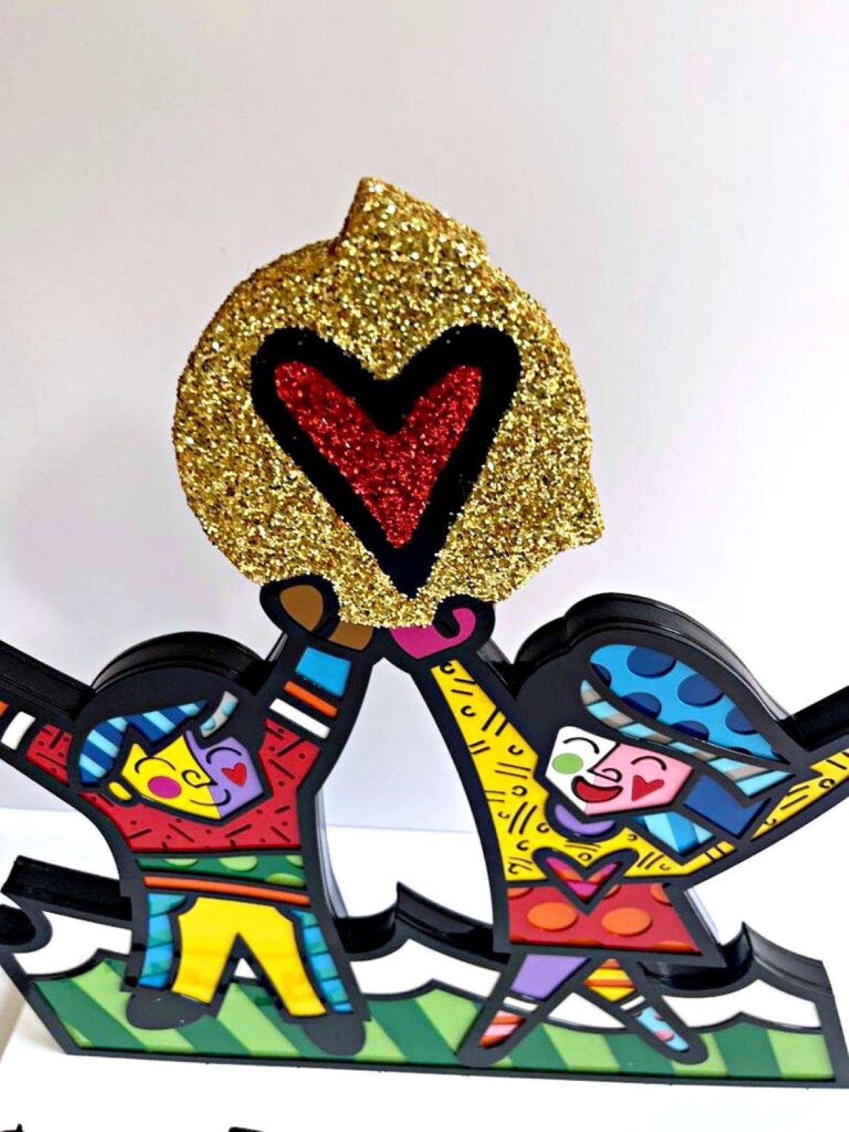 Romero Britto
Premio Friar's Club para Tony Bennett, 2016
Escultura mixta de esmalte y hierro sobre base de mármol
Esta escultura está firmada por el artista con rotulador permanente en la base y tiene una pegatina con un holograma en la parte