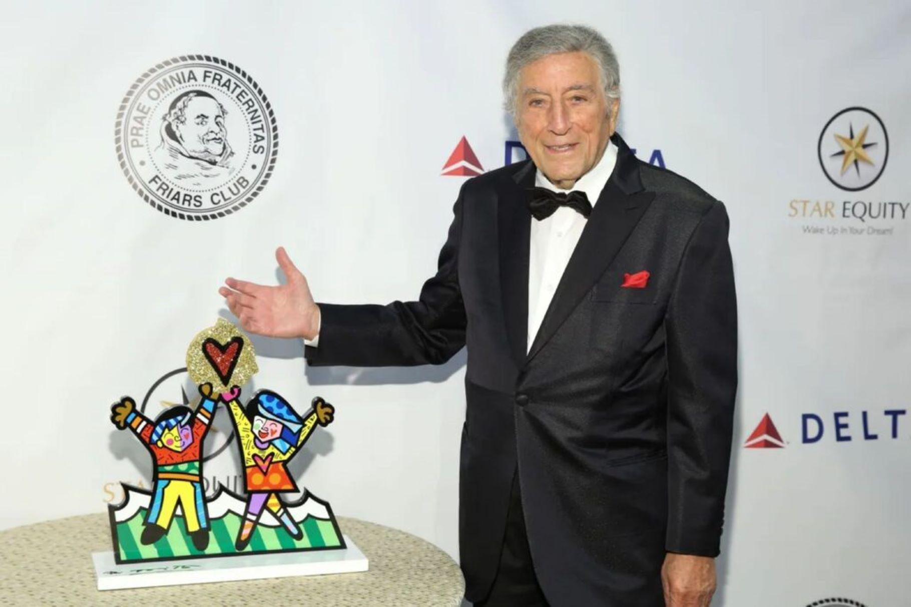 Escultura: Premio Friar's Club para Tony Bennett, Firmado a mano por Romero Britto en venta 4