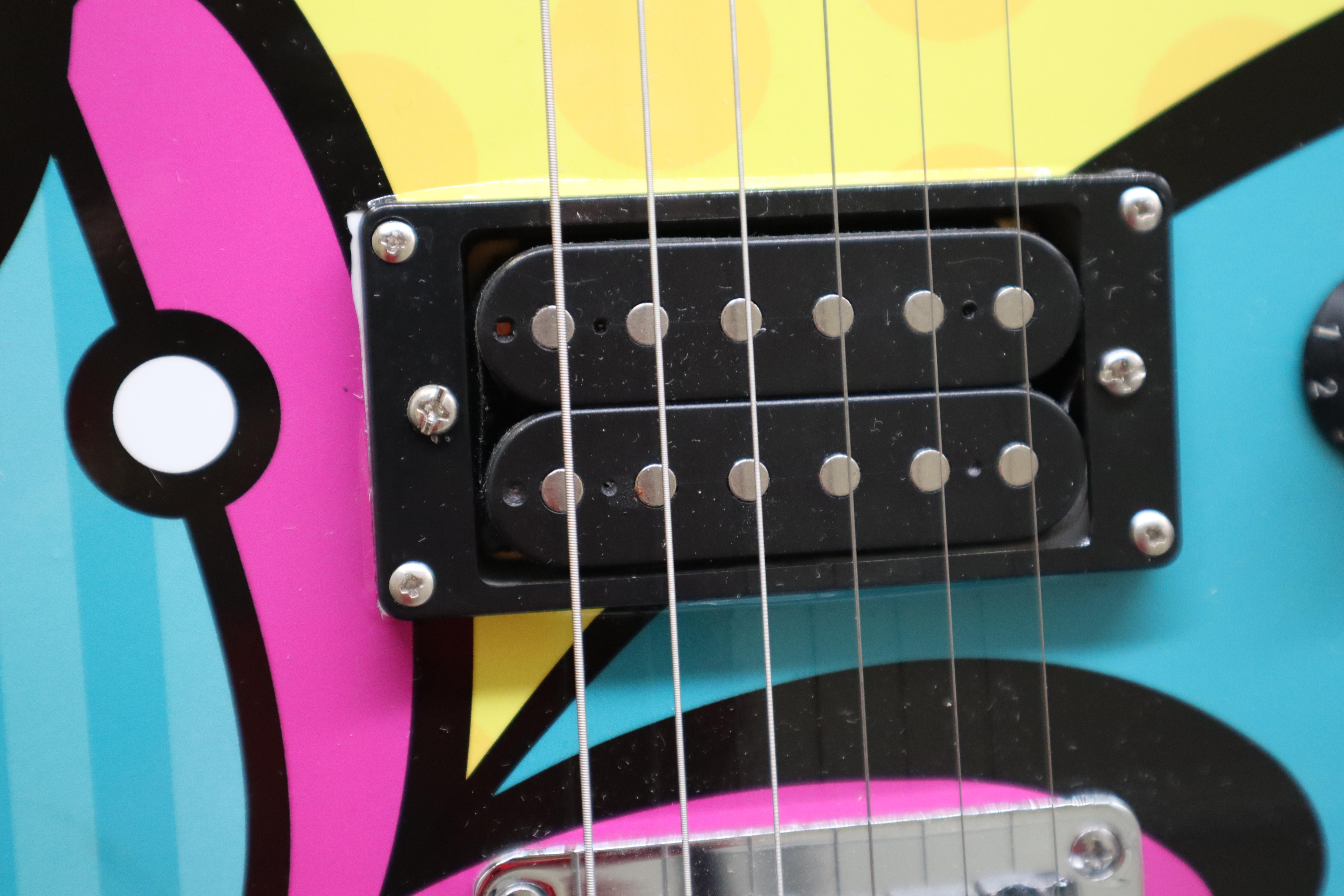 Romero Britto, limitierte Auflage, entworfen und handsigniert, Viper Electric Guitar, Electric Guitar 9
