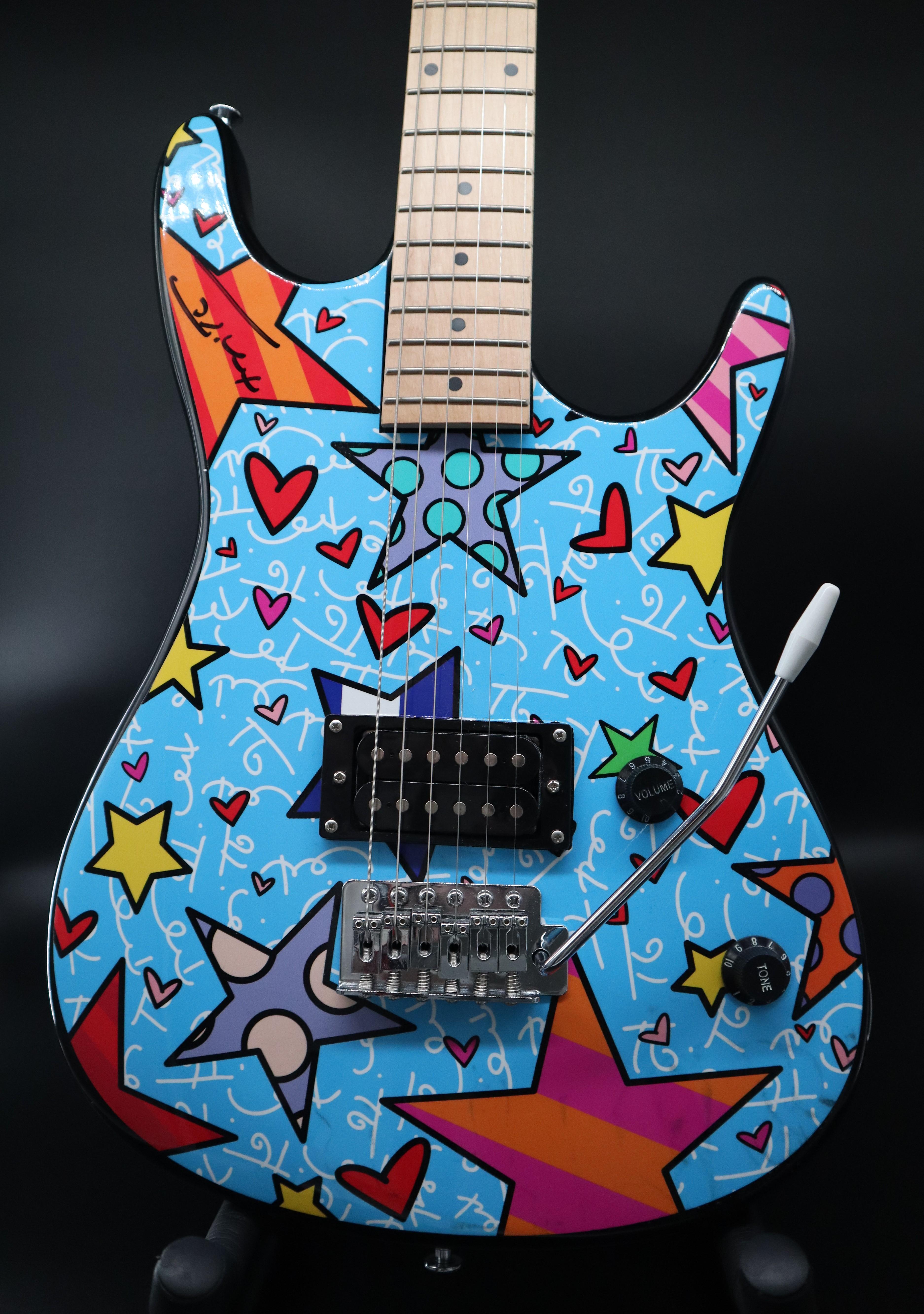 Romero Britto, limitierte Auflage, entworfen und handsigniert, Viper Electric Guitar, Electric Guitar im Angebot 1