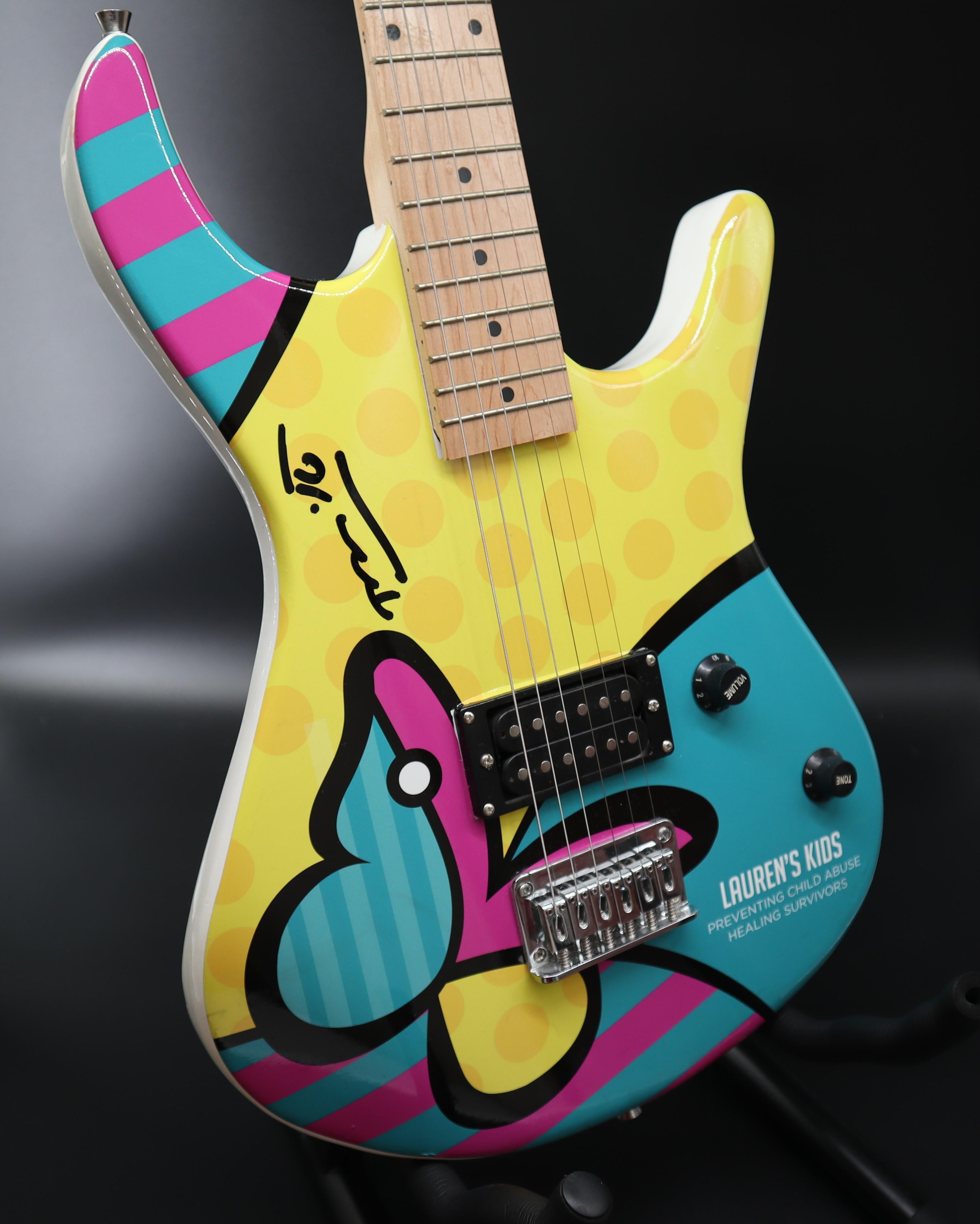 Guitar électrique Viper de Romero Britto, conçue et signée à la main en vente 4