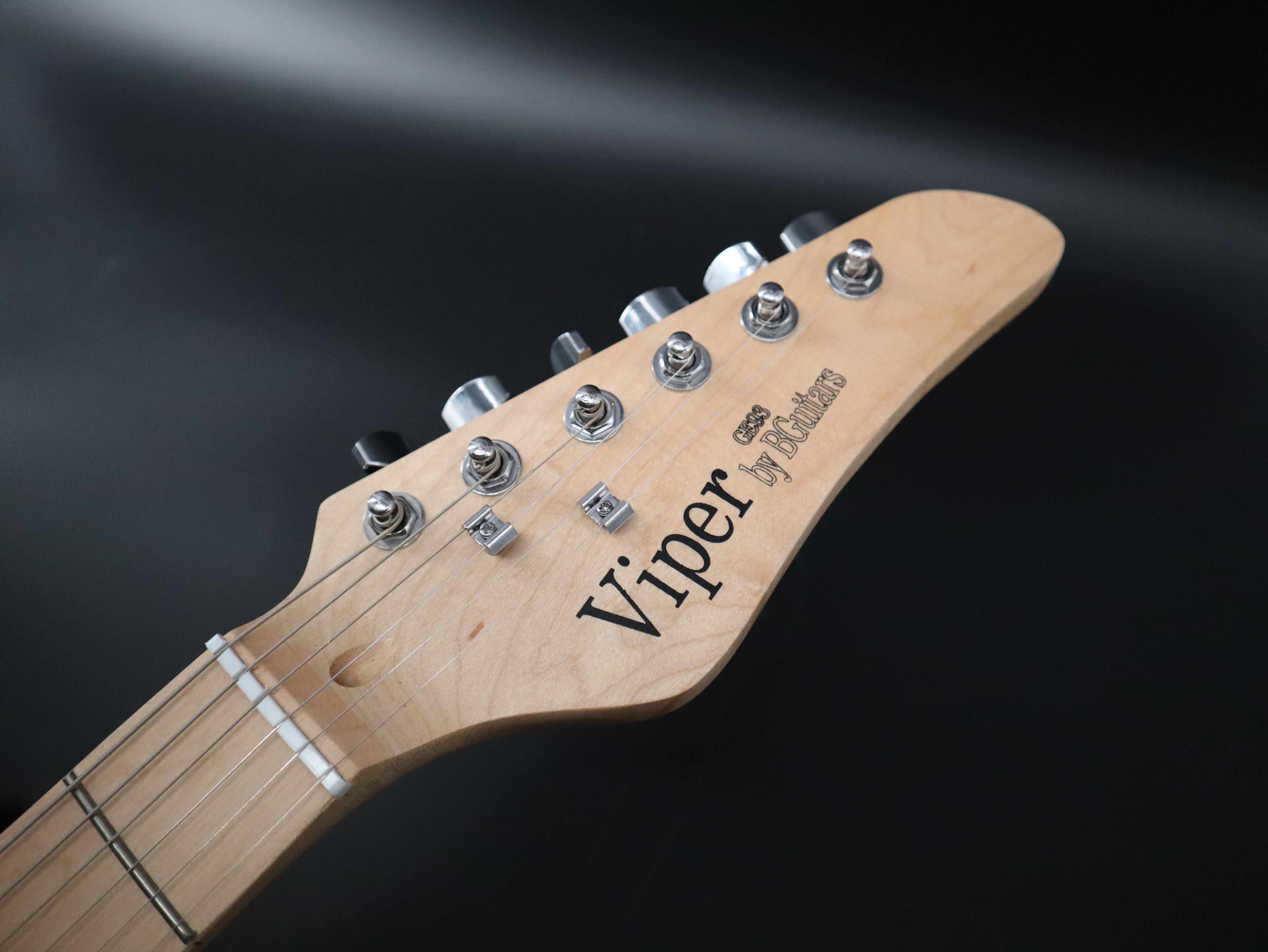 Romero Britto, limitierte Auflage, entworfen und handsigniert, Viper Electric Guitar, Electric Guitar im Angebot 6
