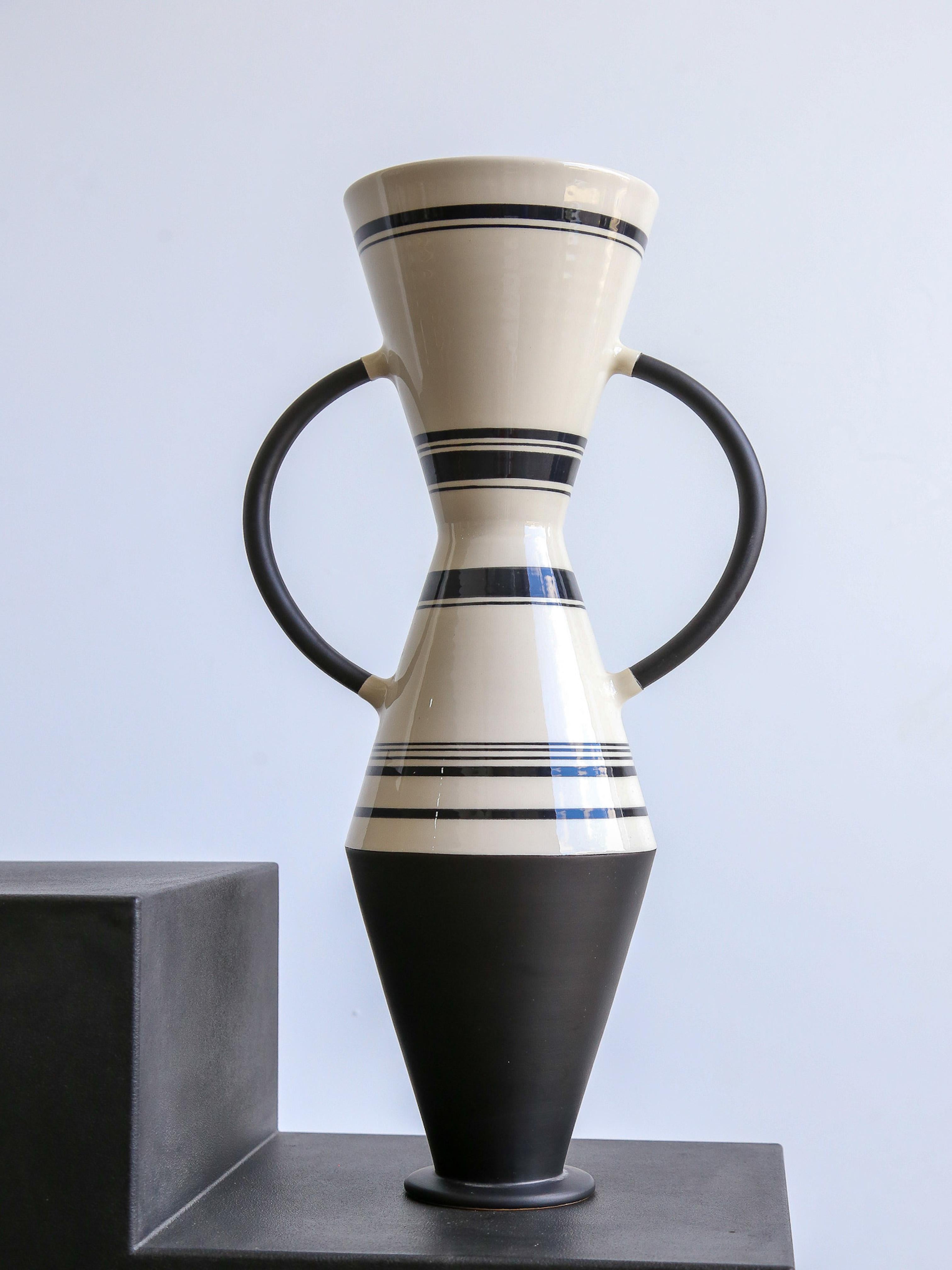 Rometti Amphora Clay Vase by Ugo La Pietra For Sale 1