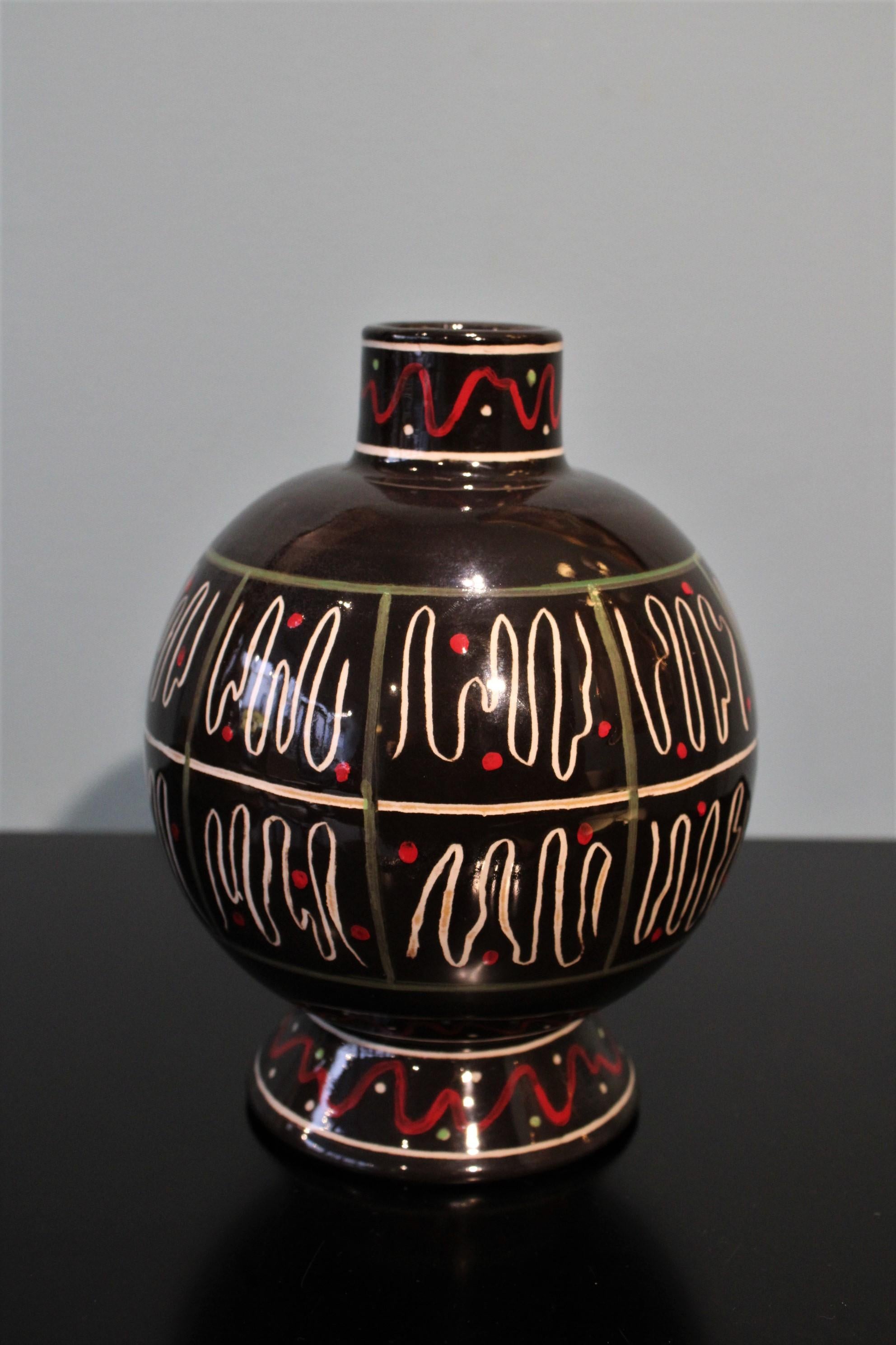 Rometti ceramic vase.
Black color with red, green and white abstract decor. 
Circa 1940. 
Italian manufacturer Rometti. 
Signed under the base.