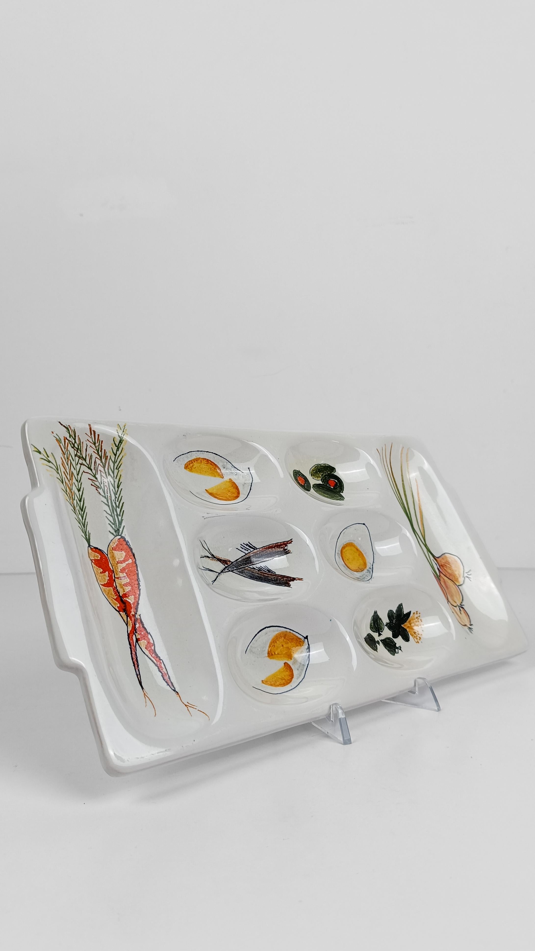 italien Rometti Ceramics, plateau à amuse-gueule en céramique peint à la main avec décoration de légumes, Italie années 50 en vente