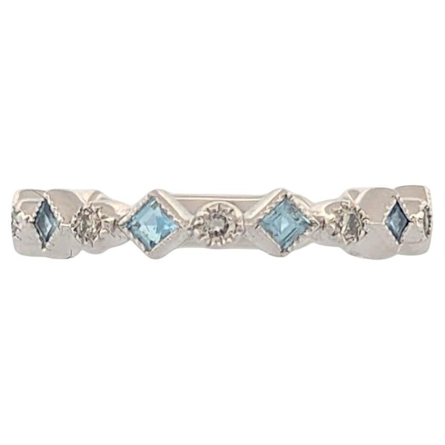 Romilly  Bague en or blanc 10K avec aigue-marine naturelle .15 CTW Fine Jewelry en vente
