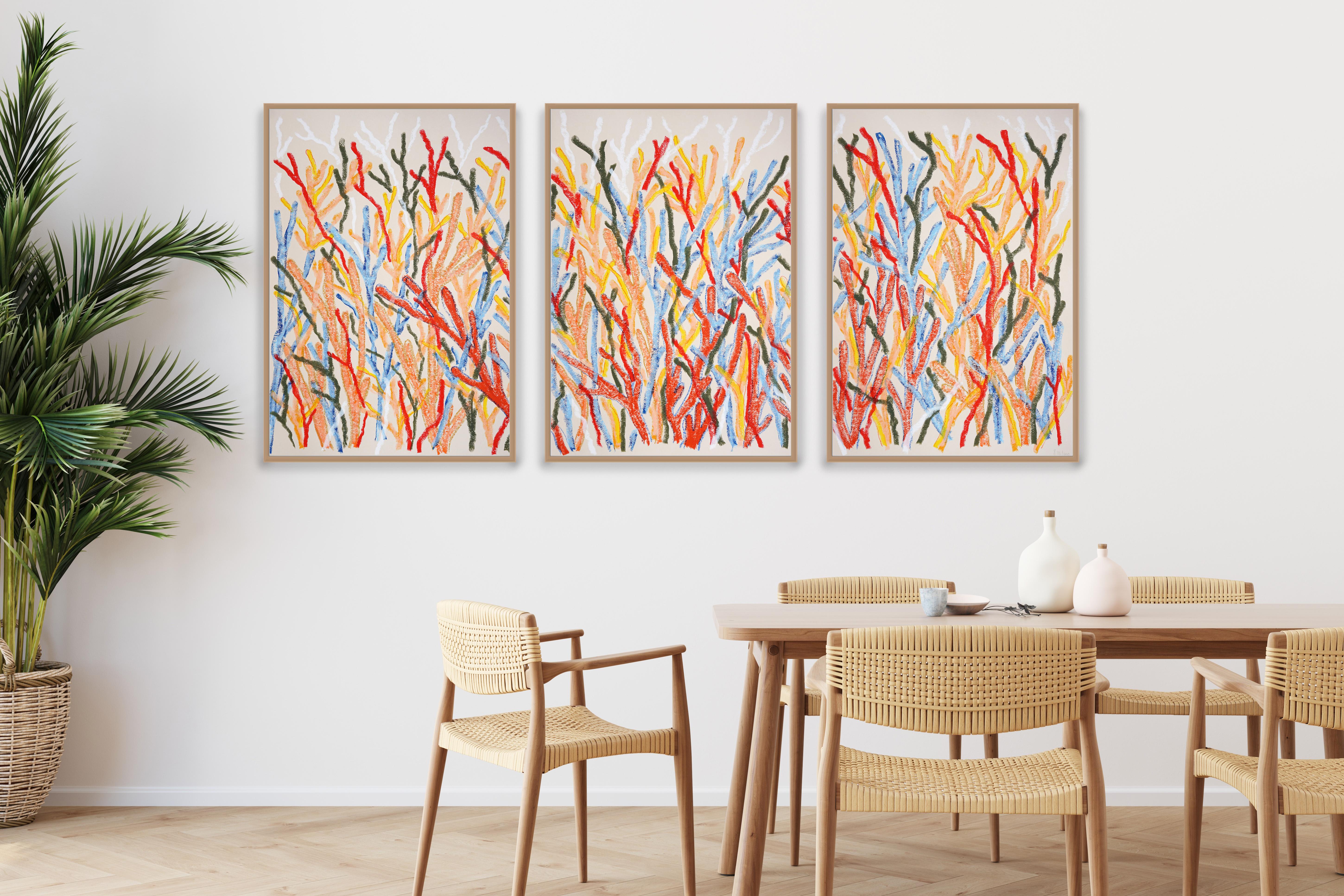 Korallenwald-Triptychon, Organische Formen. Grundtöne, Korallenriff-Muster, Papier – Painting von Romina Milano