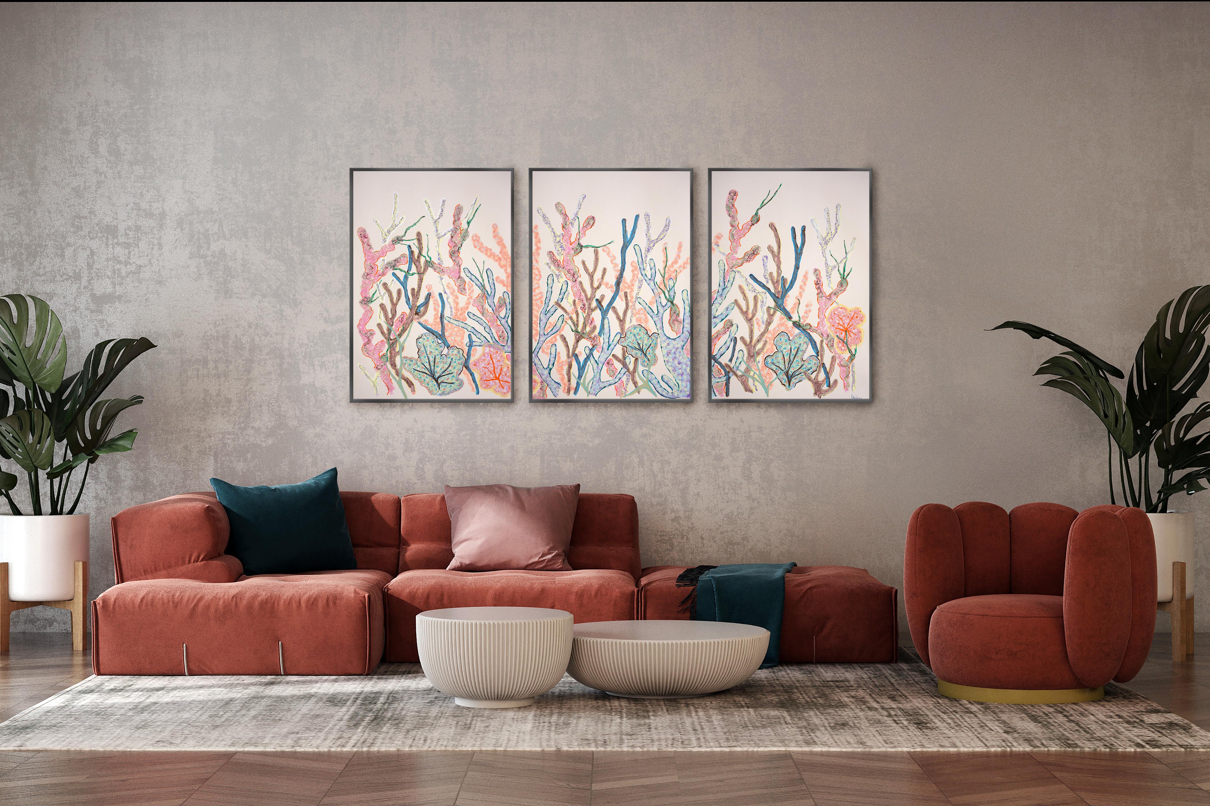 Pastell-Korallen-Triptychon, Abstraktes Korallenriff, Ozean-Bewusstsein, Biomorphes Gemälde (Naturalismus), Painting, von Romina Milano