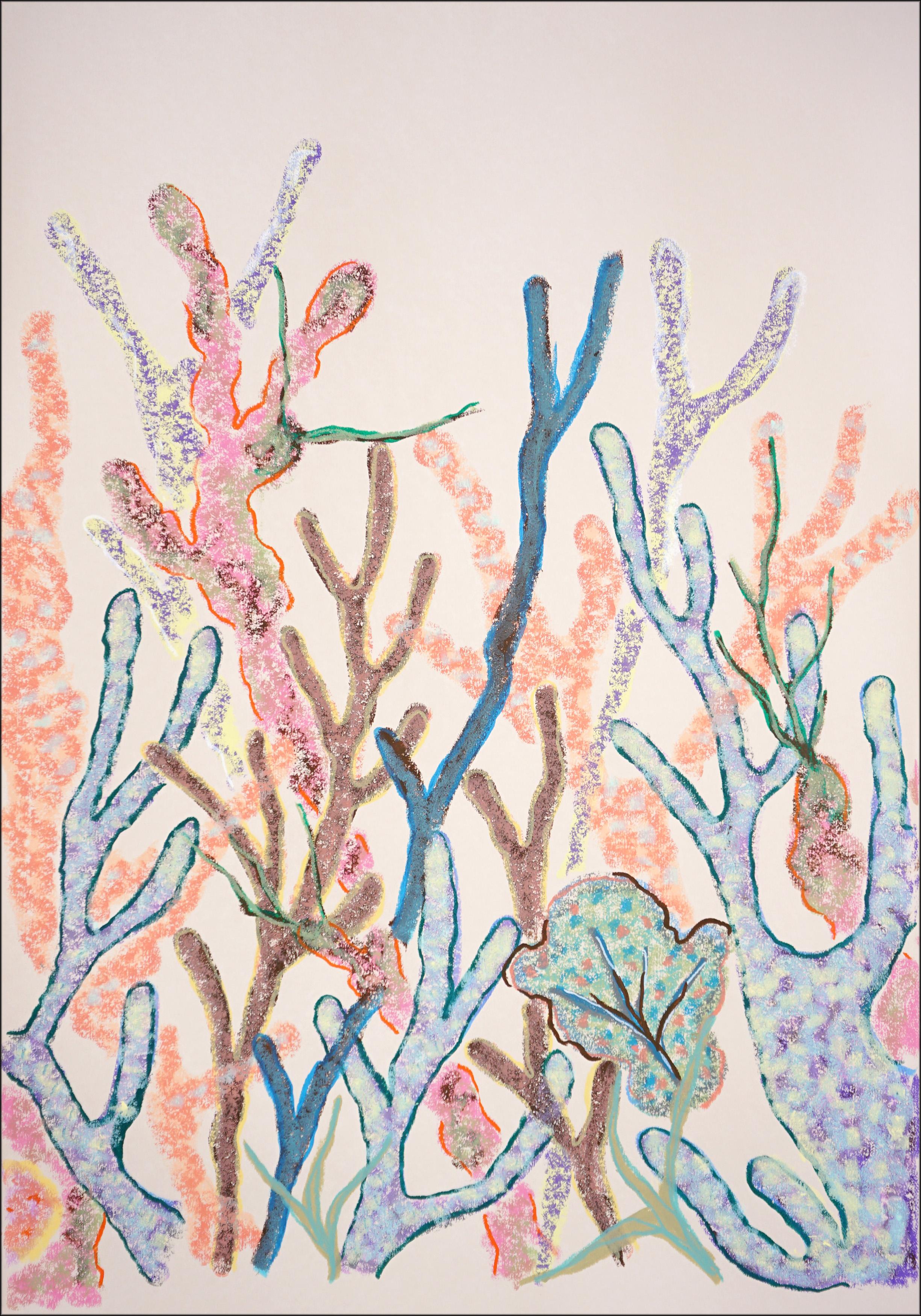 Das pastellfarbene Korallen-Triptychon von Romina Milano ist eine leuchtende Erkundung der verborgenen Gärten des Meeres. Die drei Tafeln sind mit Gouache-Kreide auf Papier gemalt und verweben abstrahierte Korallenformen in zarten Rosa-, Blau-,