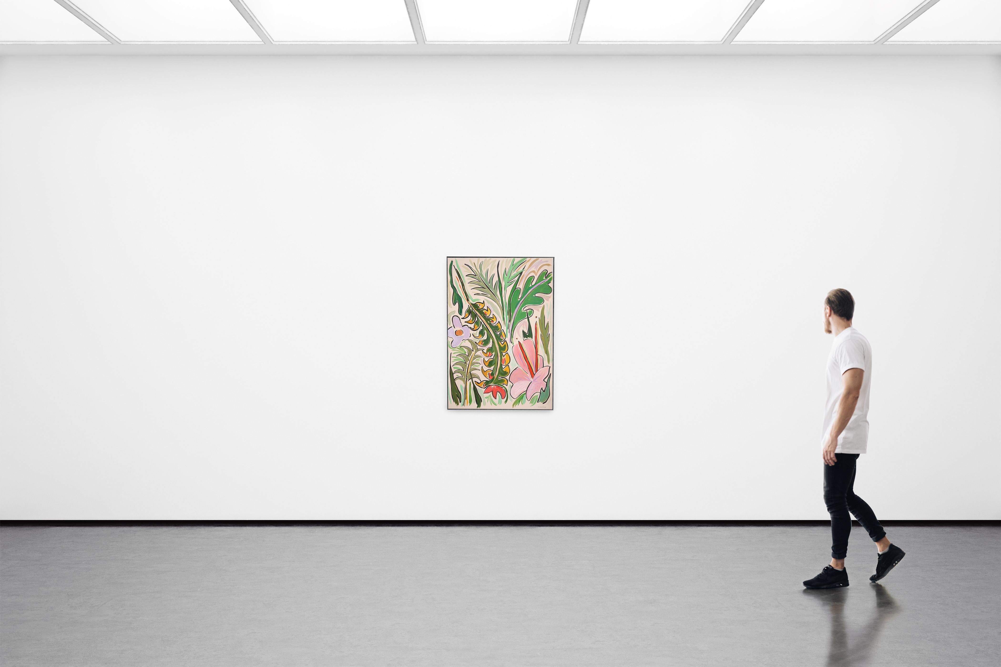 Regenwaldspaziergang, Sonnenaufgang-Ton, Rosa Hibiskusblume, tropische grüne Pflanzgefäße (Beige), Landscape Painting, von Romina Milano