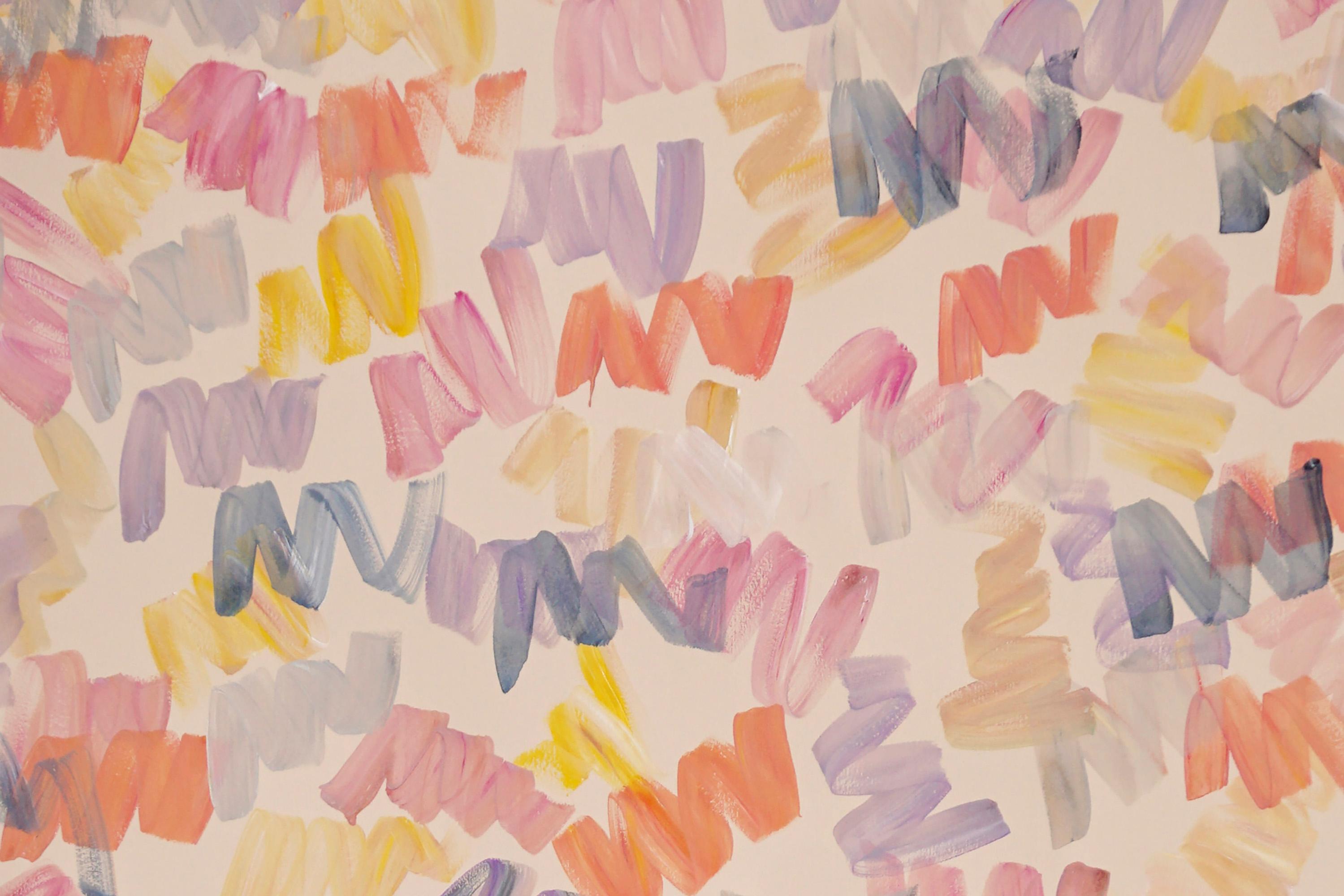 Stile urbano, gesti espressionisti, campi di fiori, pennellate di toni pastello - Abstract Painting Beige di Romina Milano
