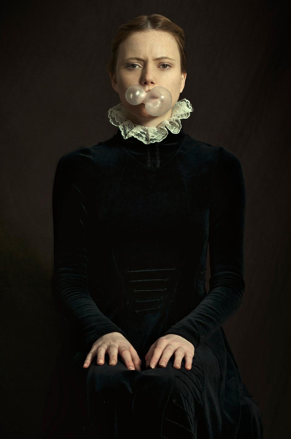 Romina Ressia Portrait Photograph – Double Bubble Gum