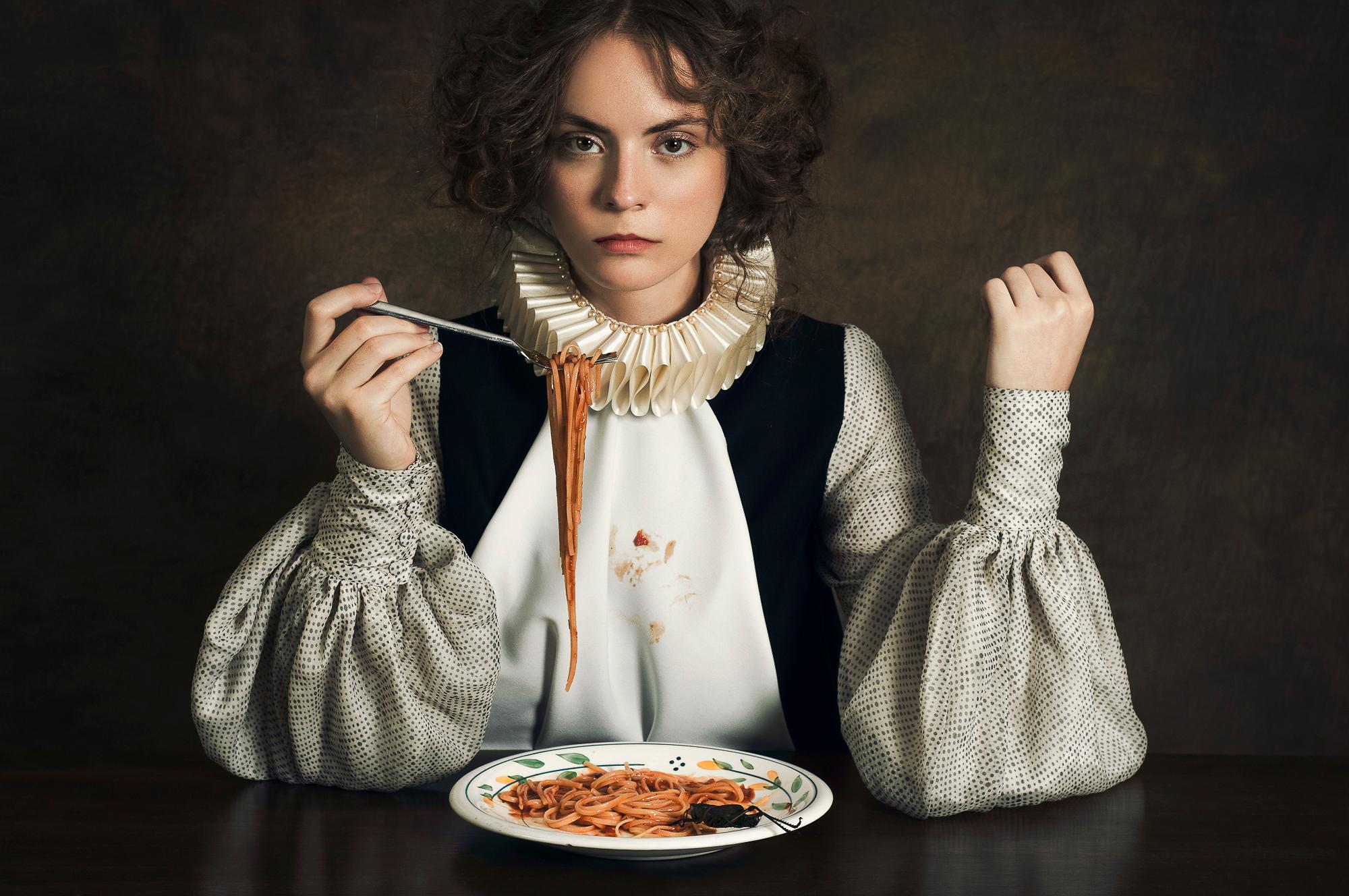 Romina Ressia Color Photograph – Spaghetti