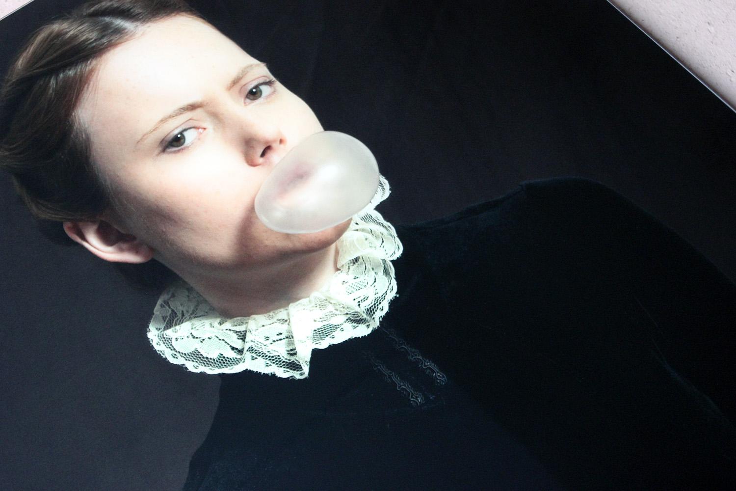 Romina Ressia; Blasen Gummi; Riesiger Kunstfotografie-Druck Nr. 16/200 (Renaissance)