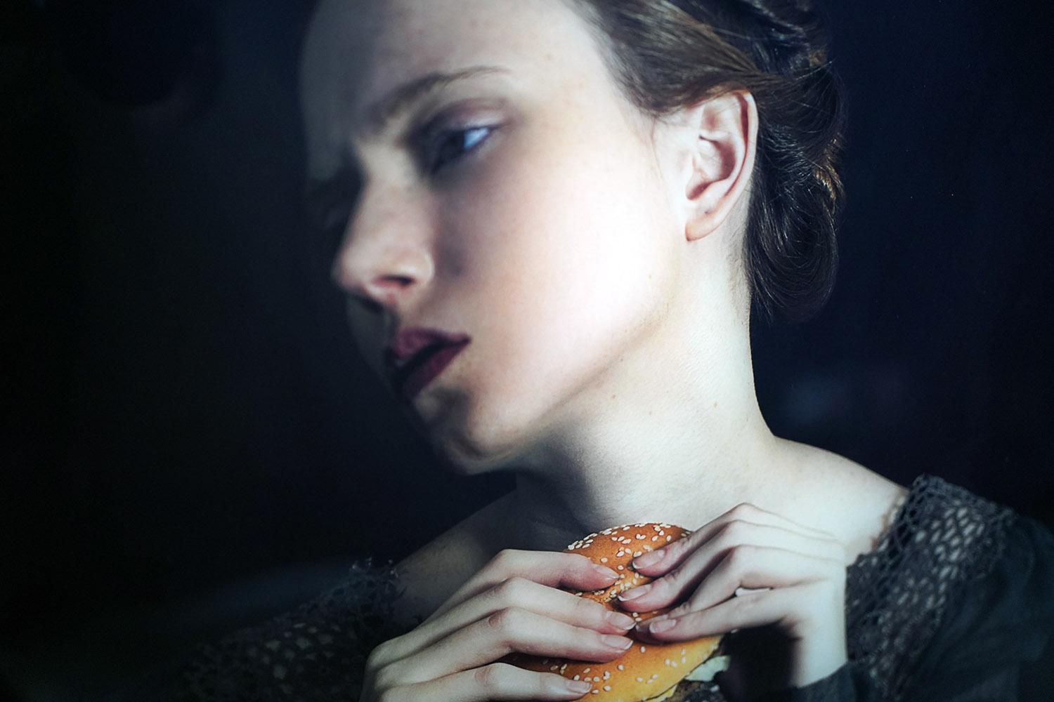 Romina Ressia, Burger, Grand Art Photographic Print No. 476/500 In Excellent Condition In Bedford, Bedfordshire