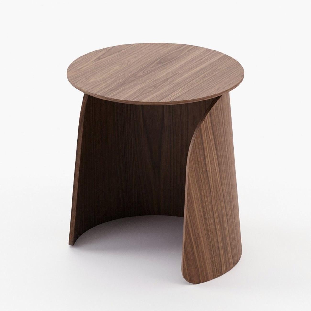 Table d'appoint Romo Noyer tous
en placage de bois de noyer.
Également disponible sur demande en
autre finition du bois.