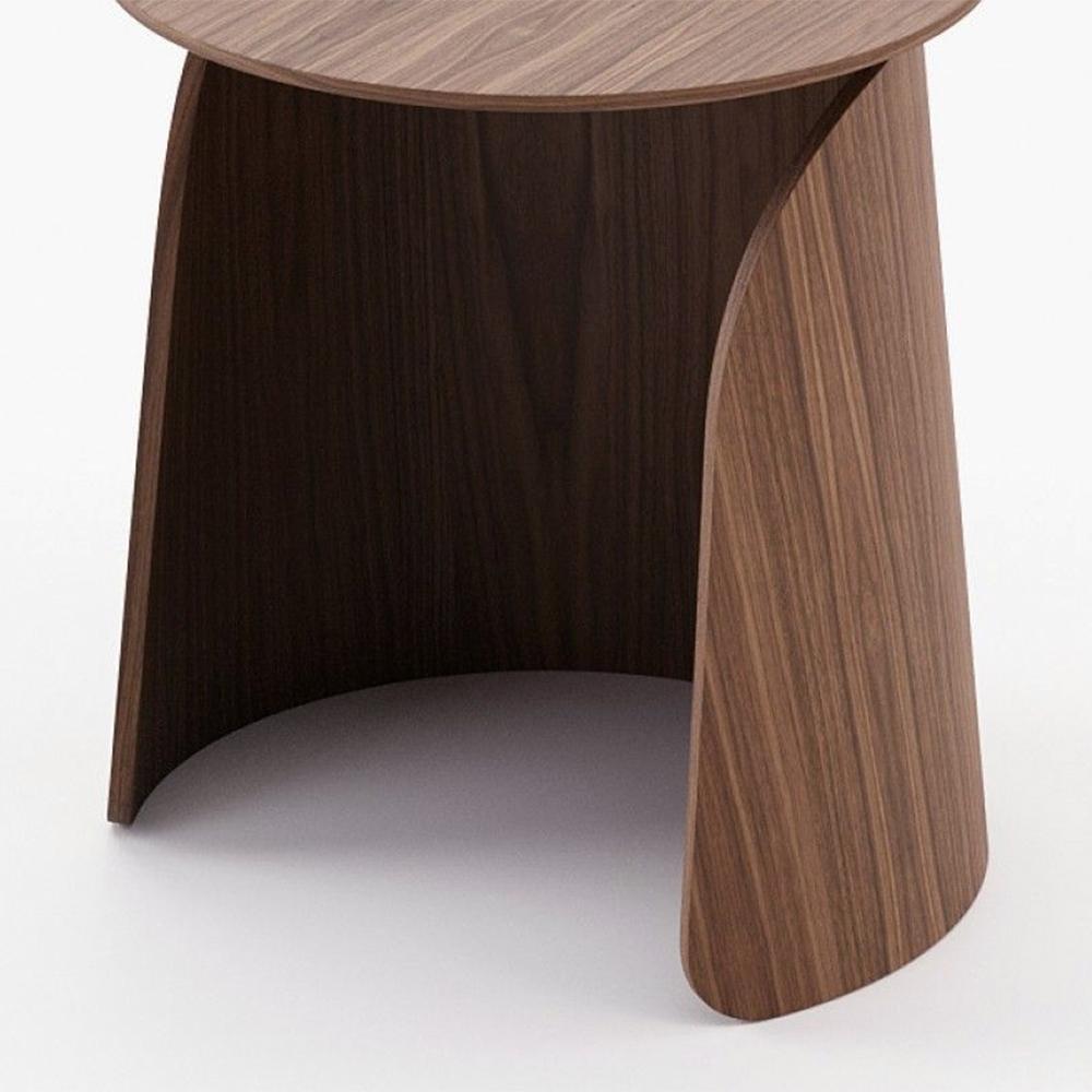 Table d'appoint Romo en noyer Neuf - En vente à Paris, FR