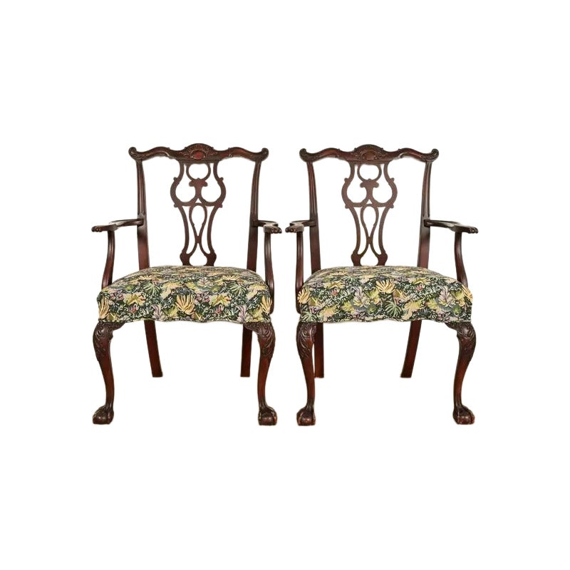 Paire de fauteuils Romweber de style Chippendale, en acajou sculpté, d'époque en vente